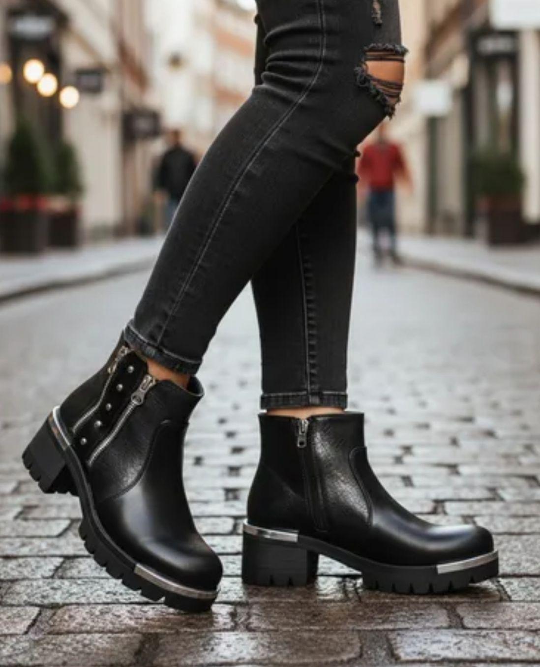 Botín Para Dama Taco Bajo Con Tachas   M465-0