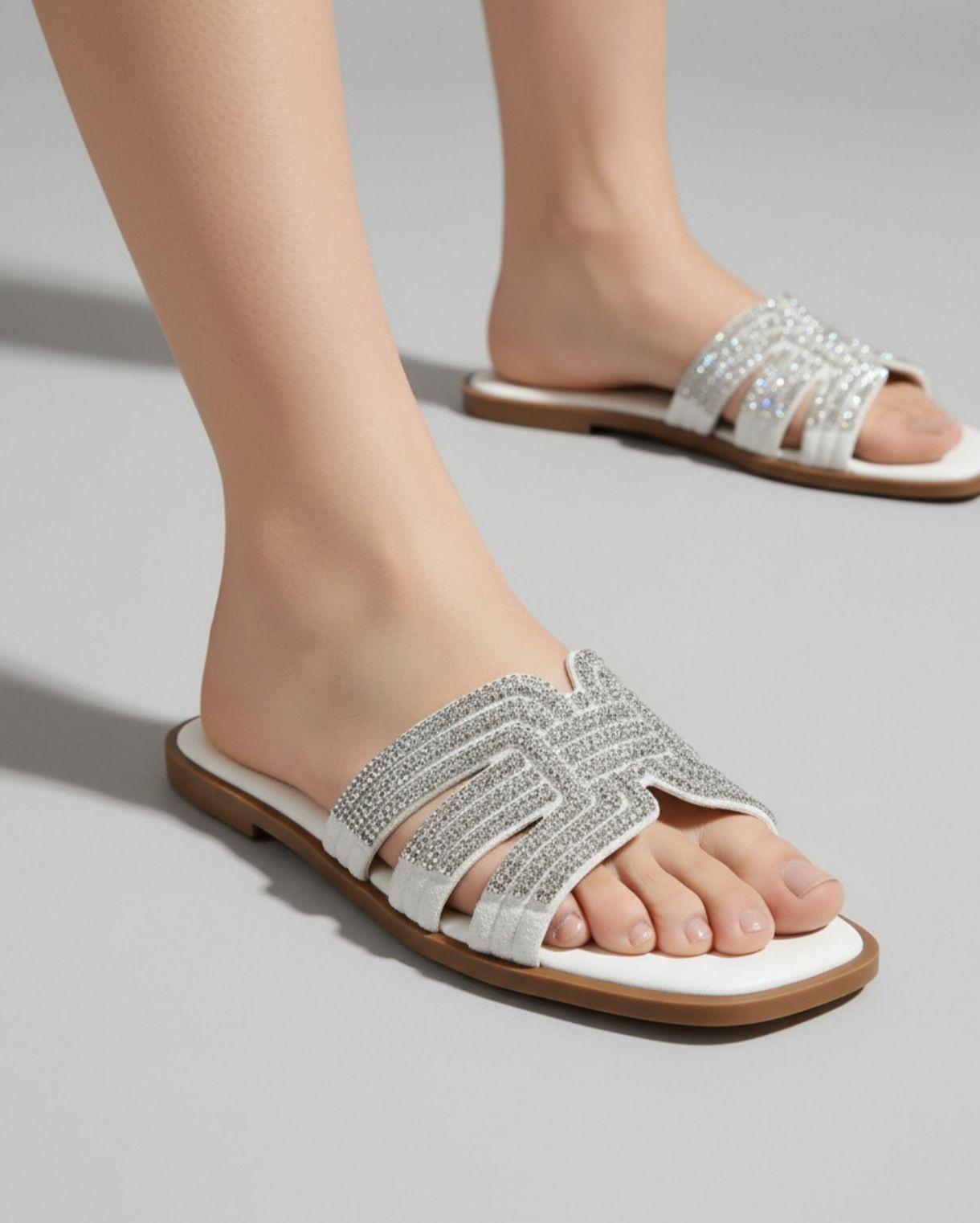 Sandalias Planas. color Blanco M566. horma Pequeña-2