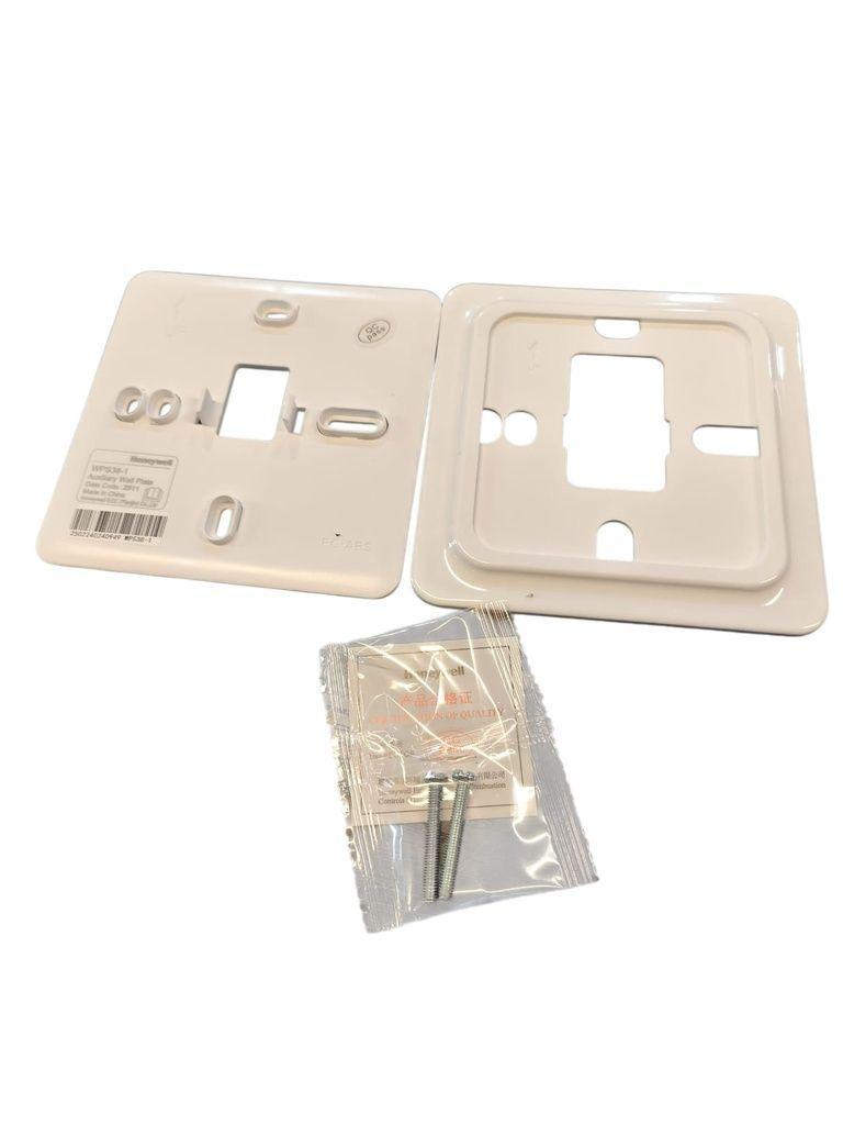 KIT TERMOSTATO DIGITAL CONFIGURABLE HONEYWELL FAN COIL. INCLUYE PLACA MURO-2