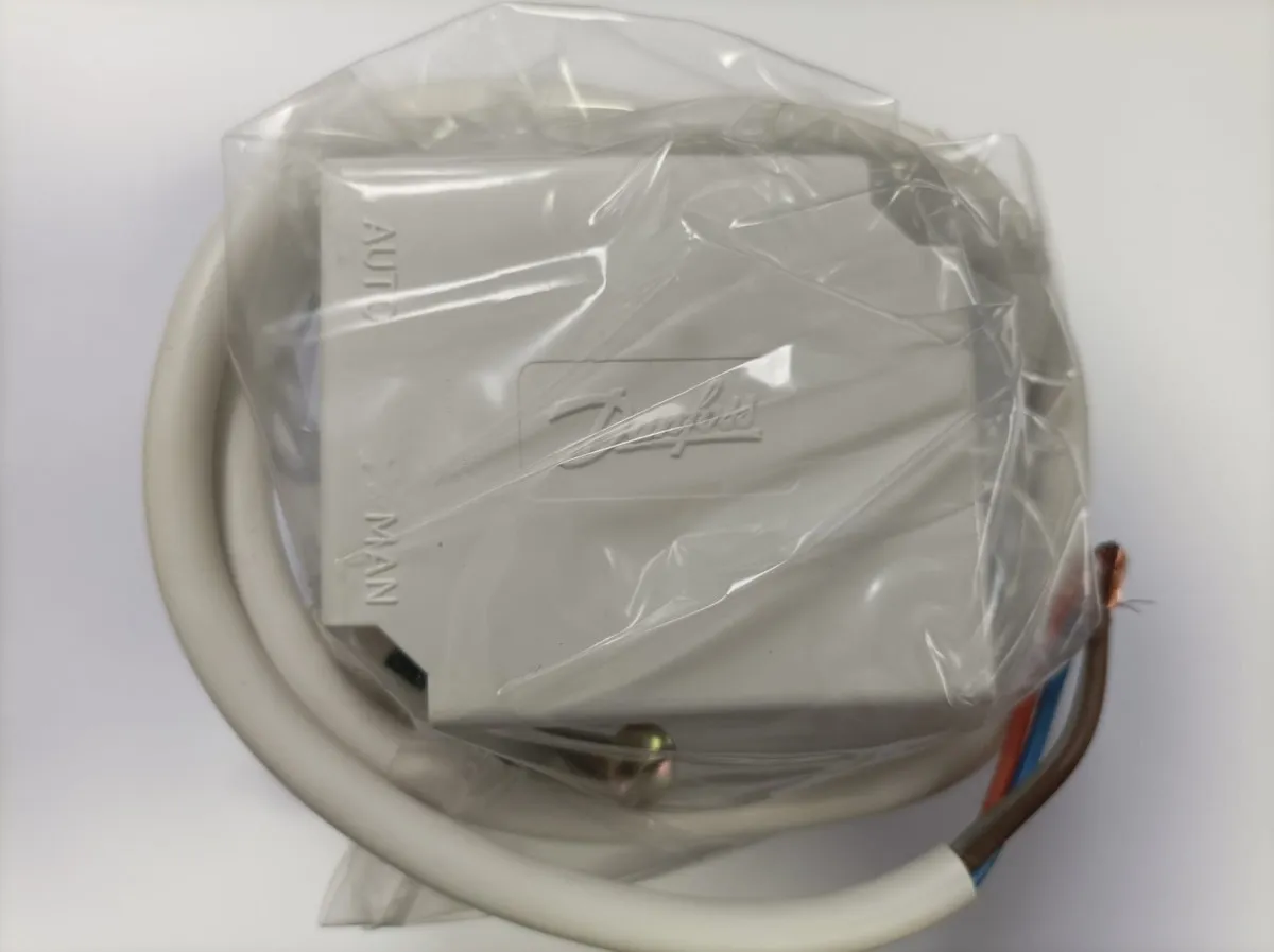 VALVULA Danfoss  3 VIAS 1/2 PULGADA 4 CABLES-3