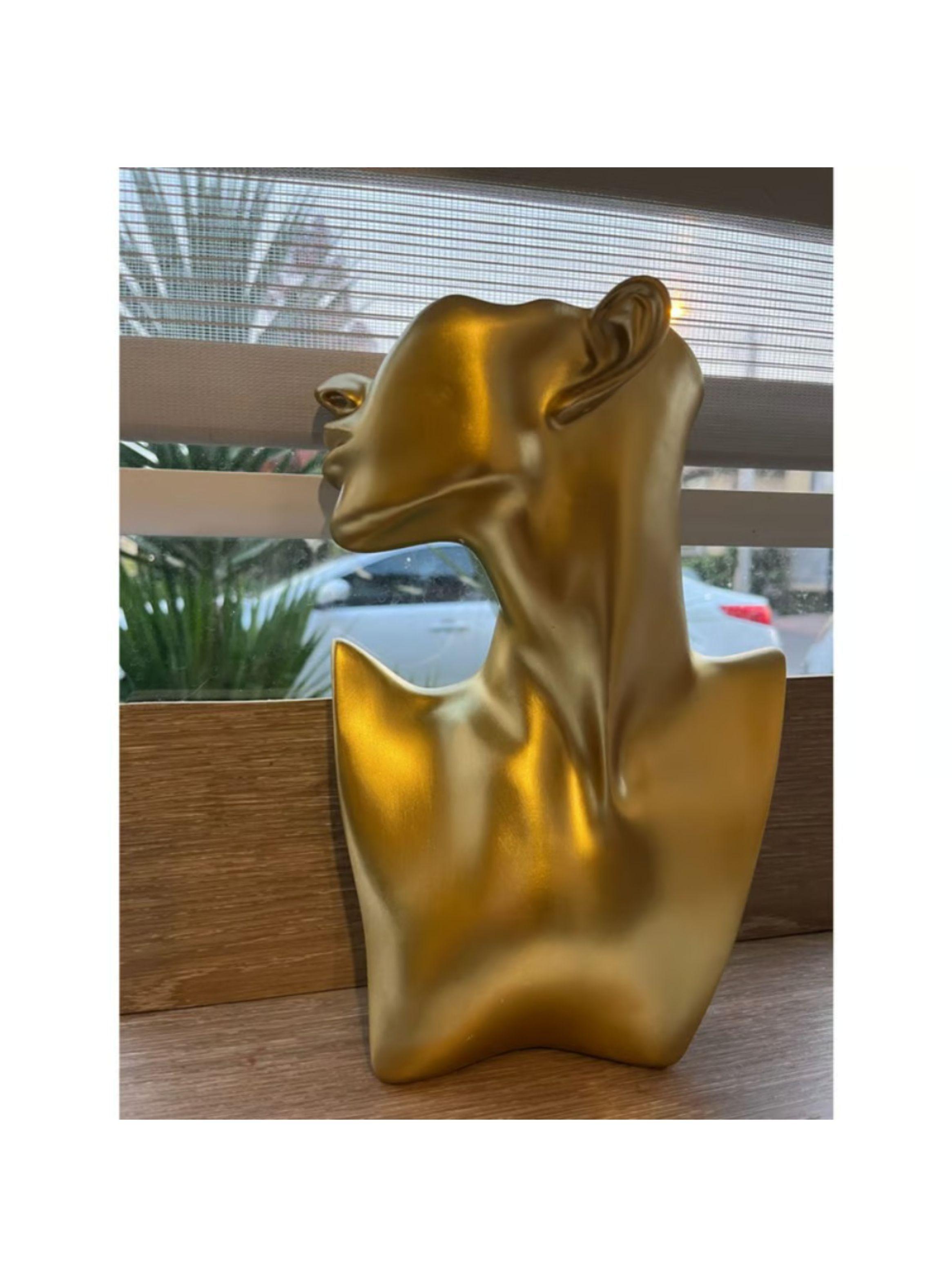 Escultura Decorativa Mujer Nórdica Dorada Una Pieza de Arte-3