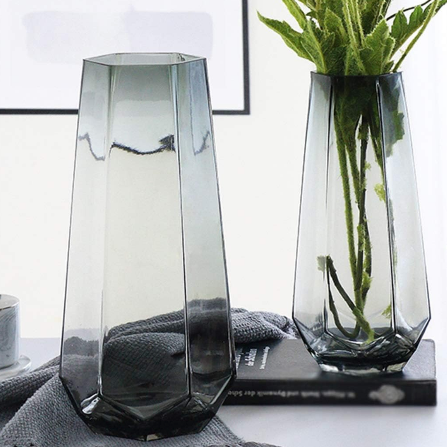 Florero Decorativo Geometrico Hexagonal De Vidrio Oscuro L-7