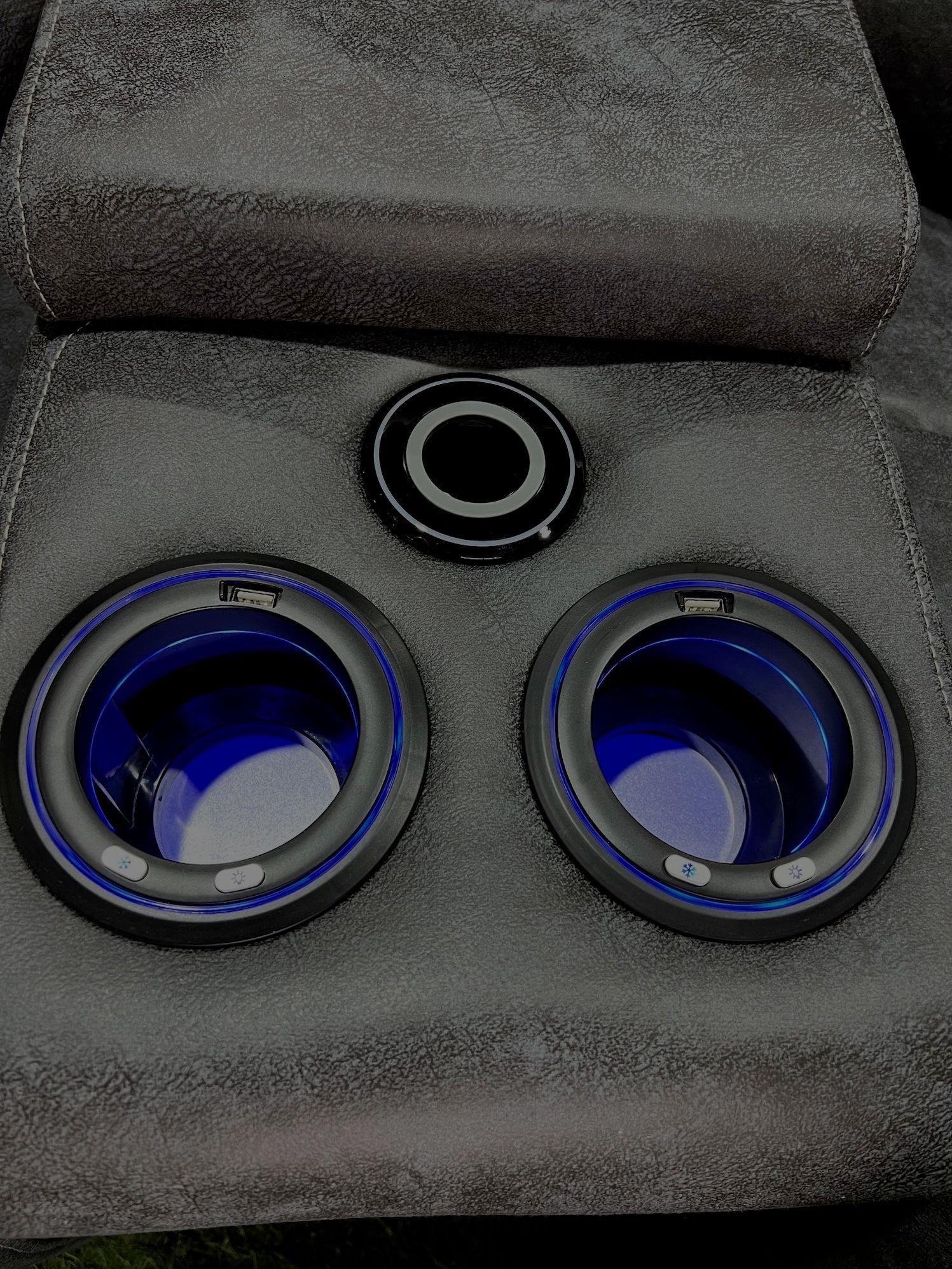 Seccional Eléctrico SaraRoss Modelo Santa Cruz con Parlantes y Cargador Inalámbrico-5