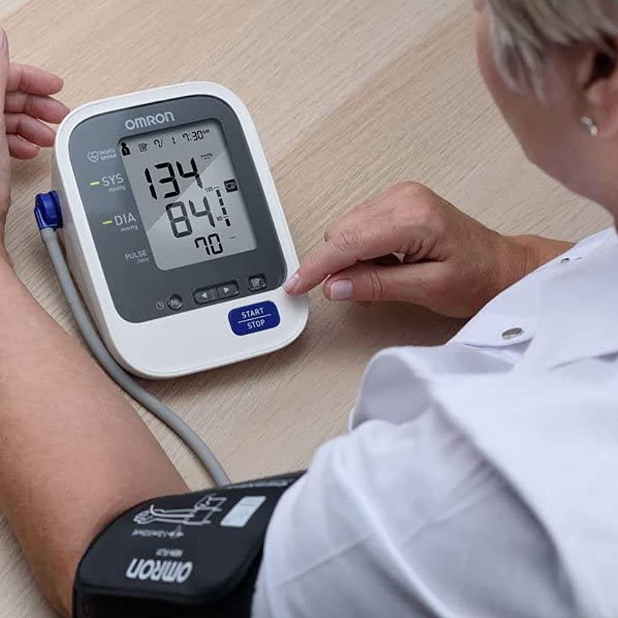 Toma Presión Digital Brazo Omron 7130 Para Adultos Y Niños-4