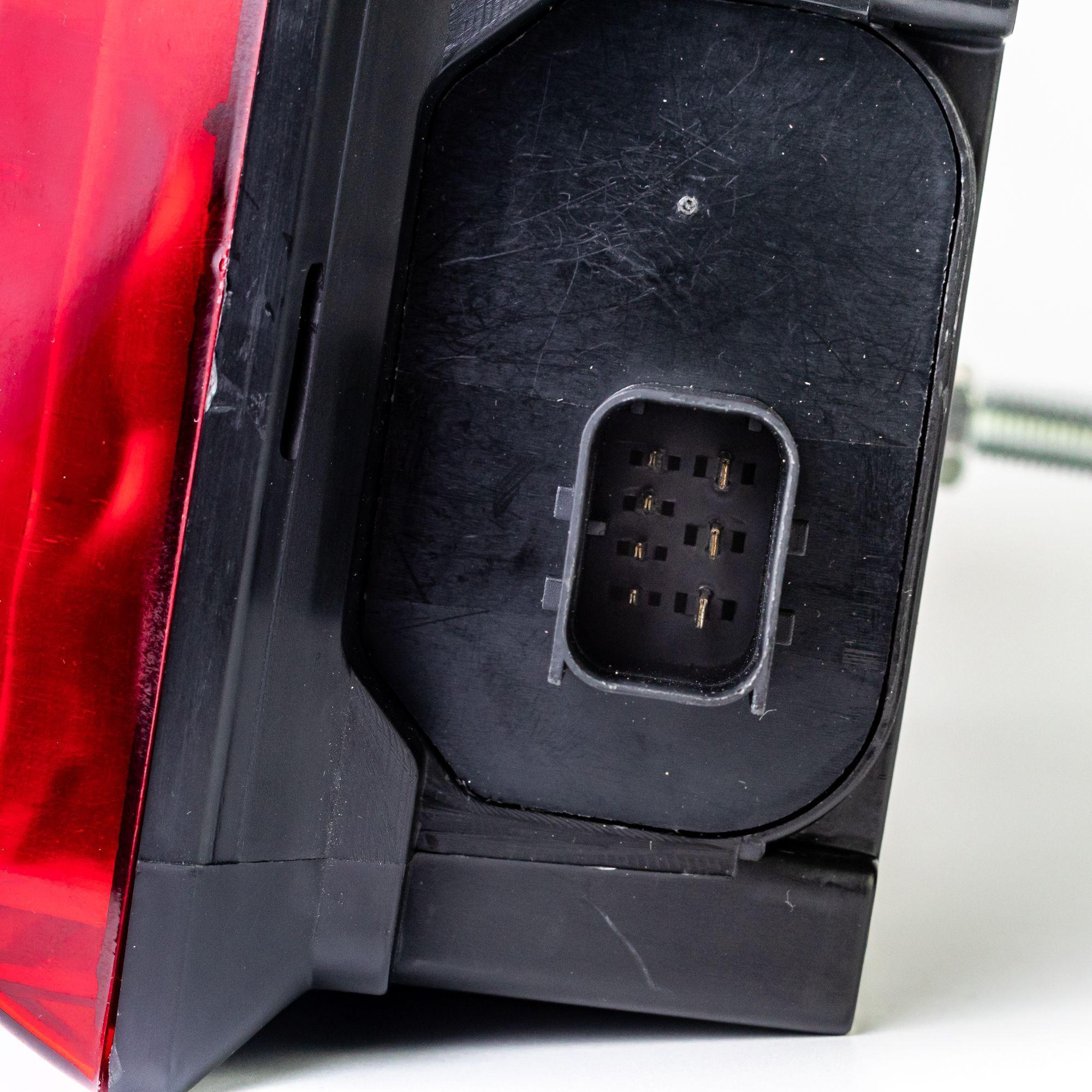 Foco Trasero Mercedes Benz Actros MP4 MP3 12-24V Derecho-2