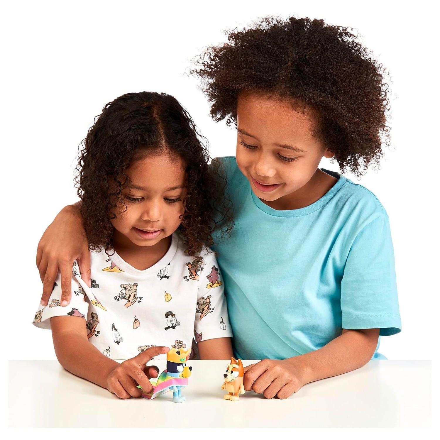 Set de 2 Figuras Serie Bluey “Queens Bingo & Bluey”-4