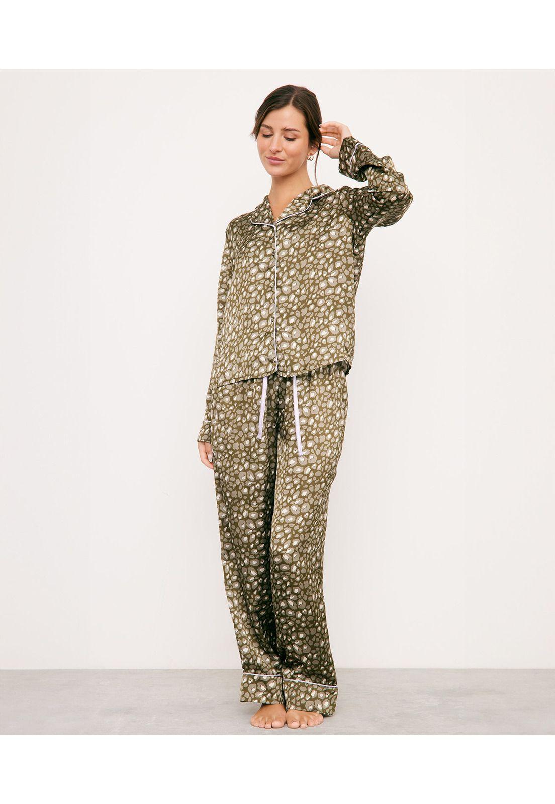 Set Pijama Largo Satinado Animal Print Verde Musgo-1