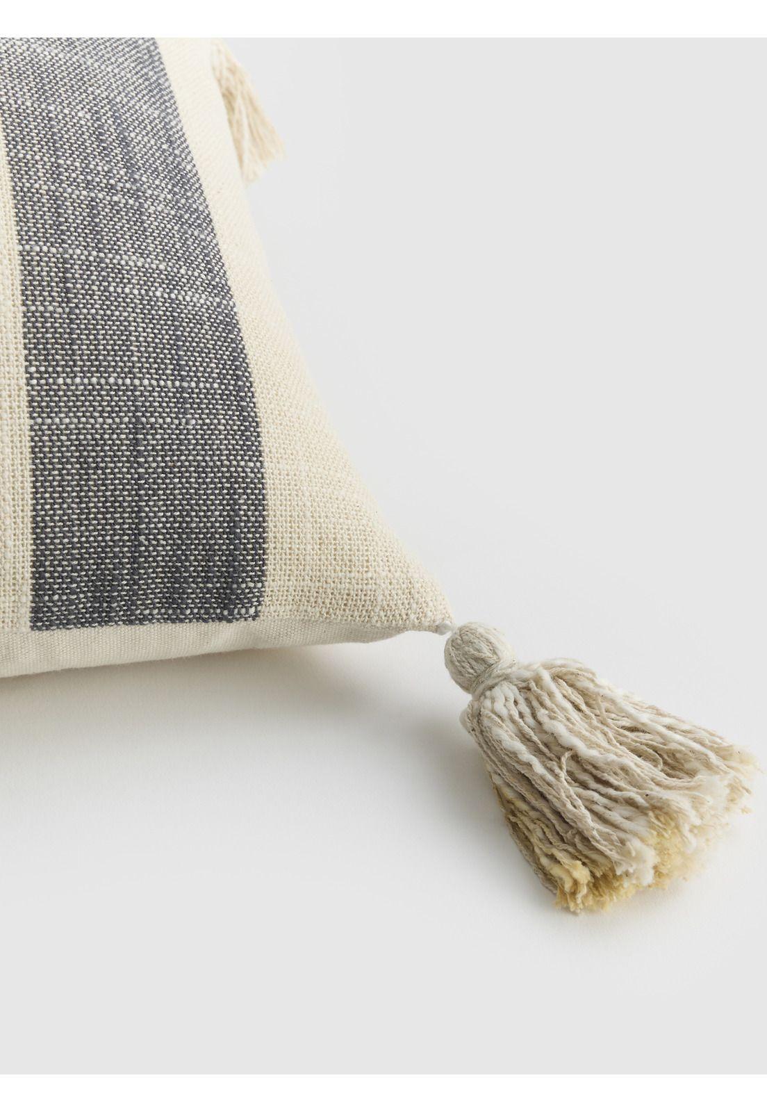 Cojín Líneas Tassels 30 x 60 cm-2