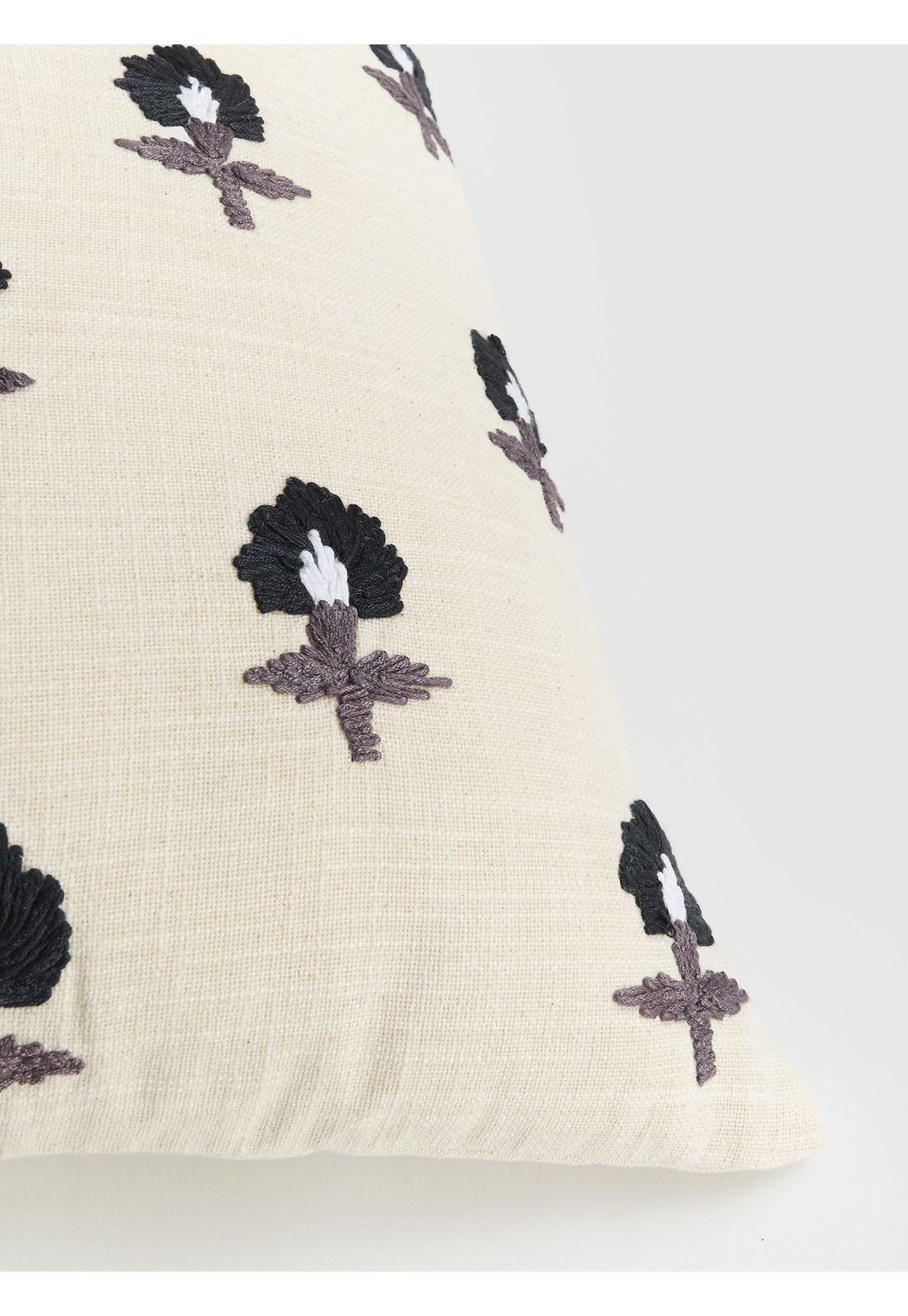 Cojín Flores Bordadas 45 x 45 cm-3