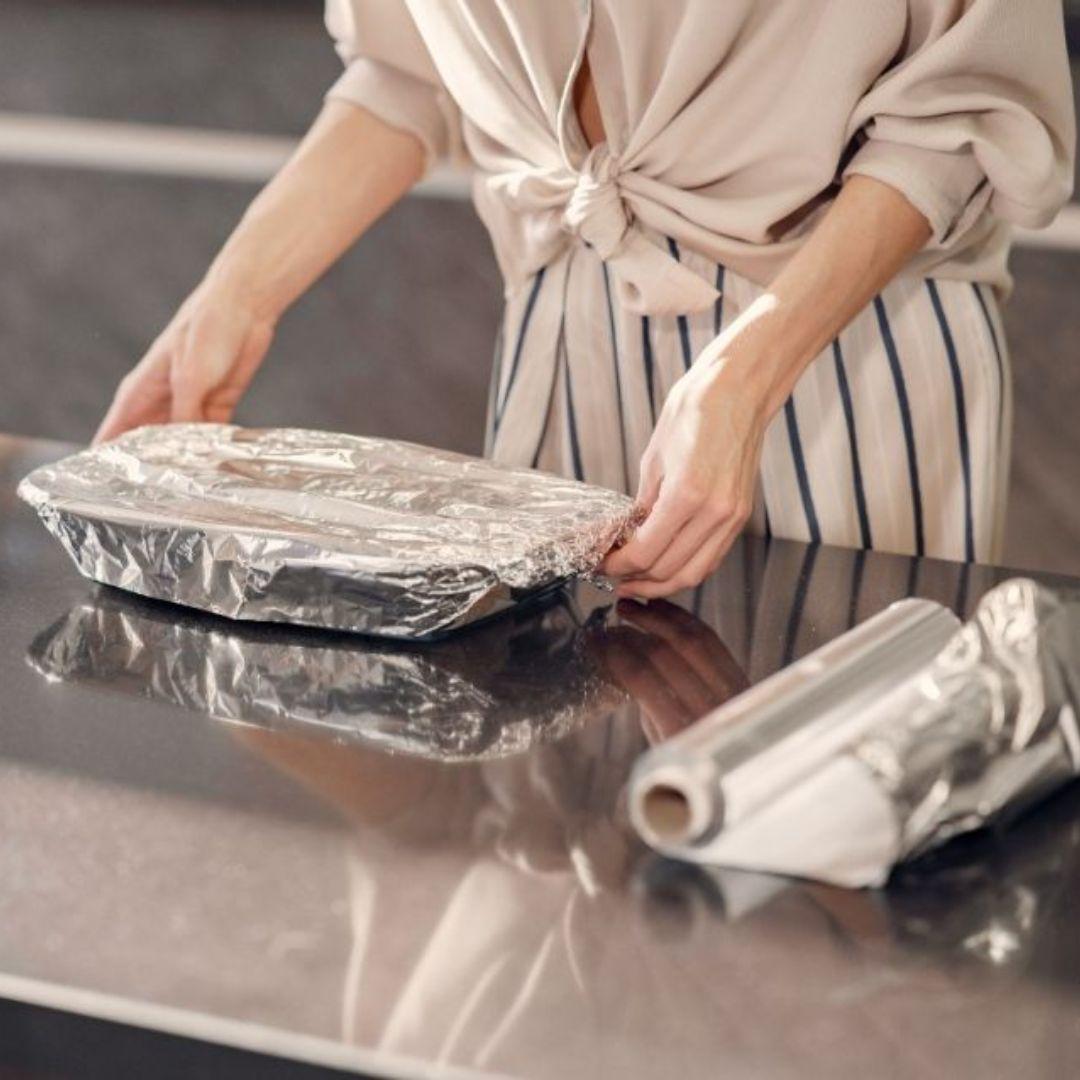 Rollo Papel de Aluminio con Sierra Metálica 30cm X 100m Extra Fuerte-1