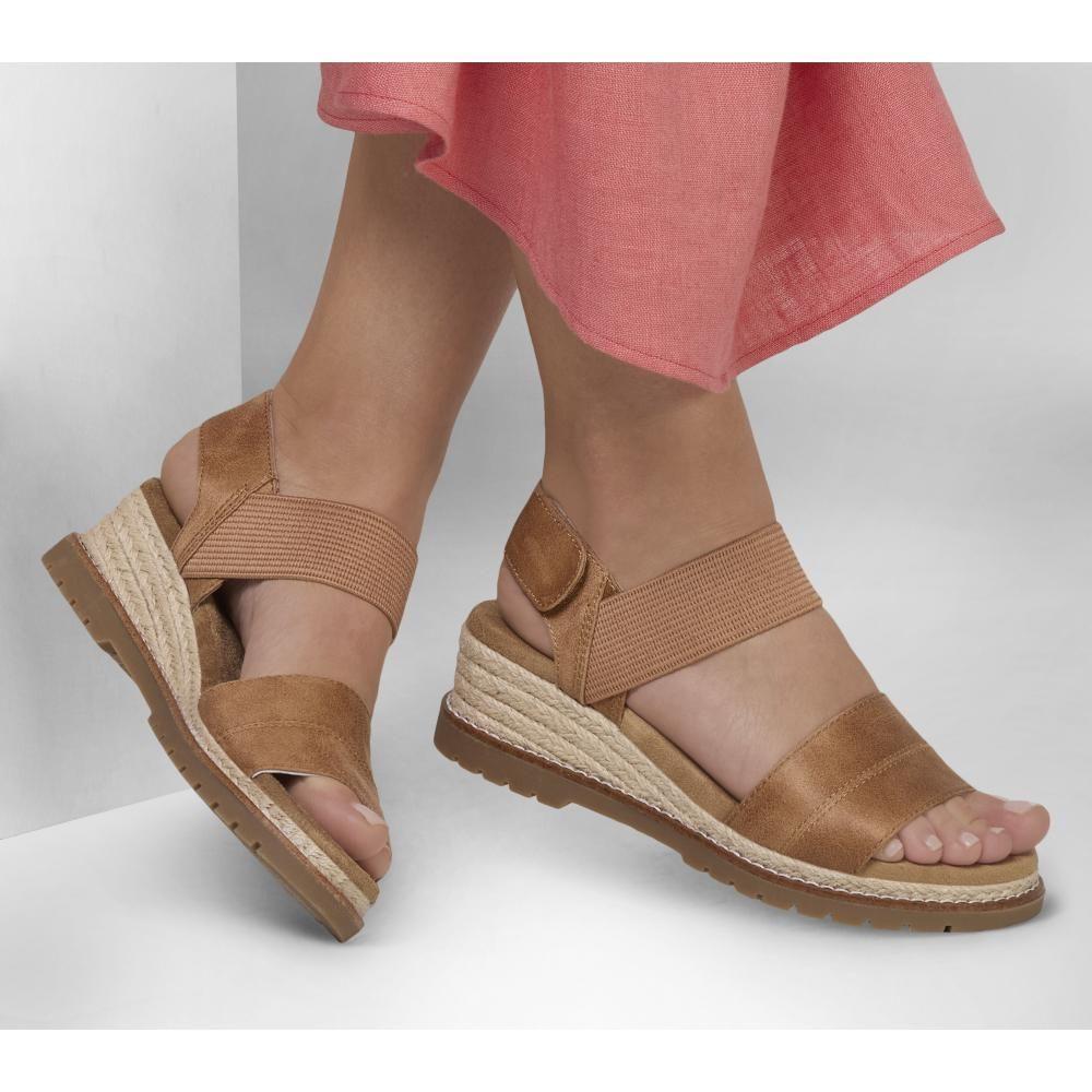 Sandalia Mujer Desert Chill City Scapes Café Skechers-1