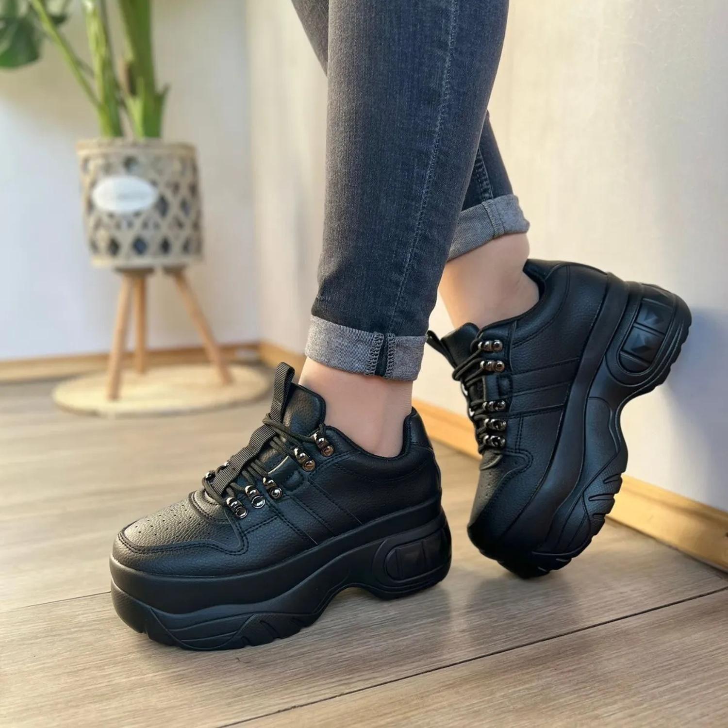 Zapatilla Negro Mujer Ecocuero Praga 23-85-4
