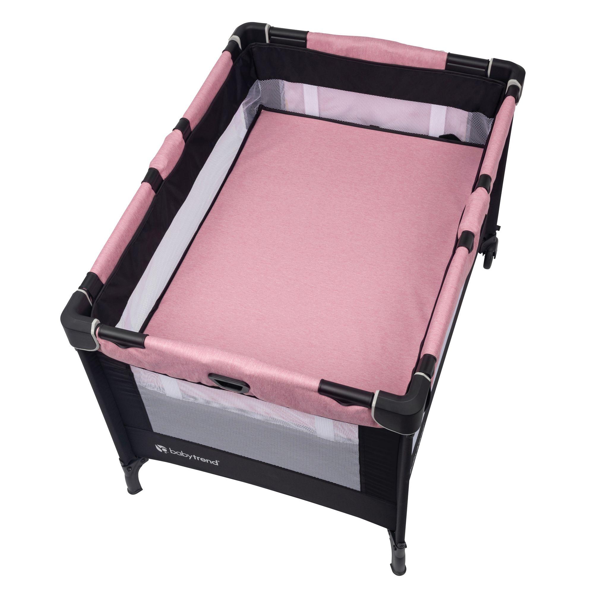 Cuna Corral Nursery Den con Moisés Portátil y Mudador Rosado-4
