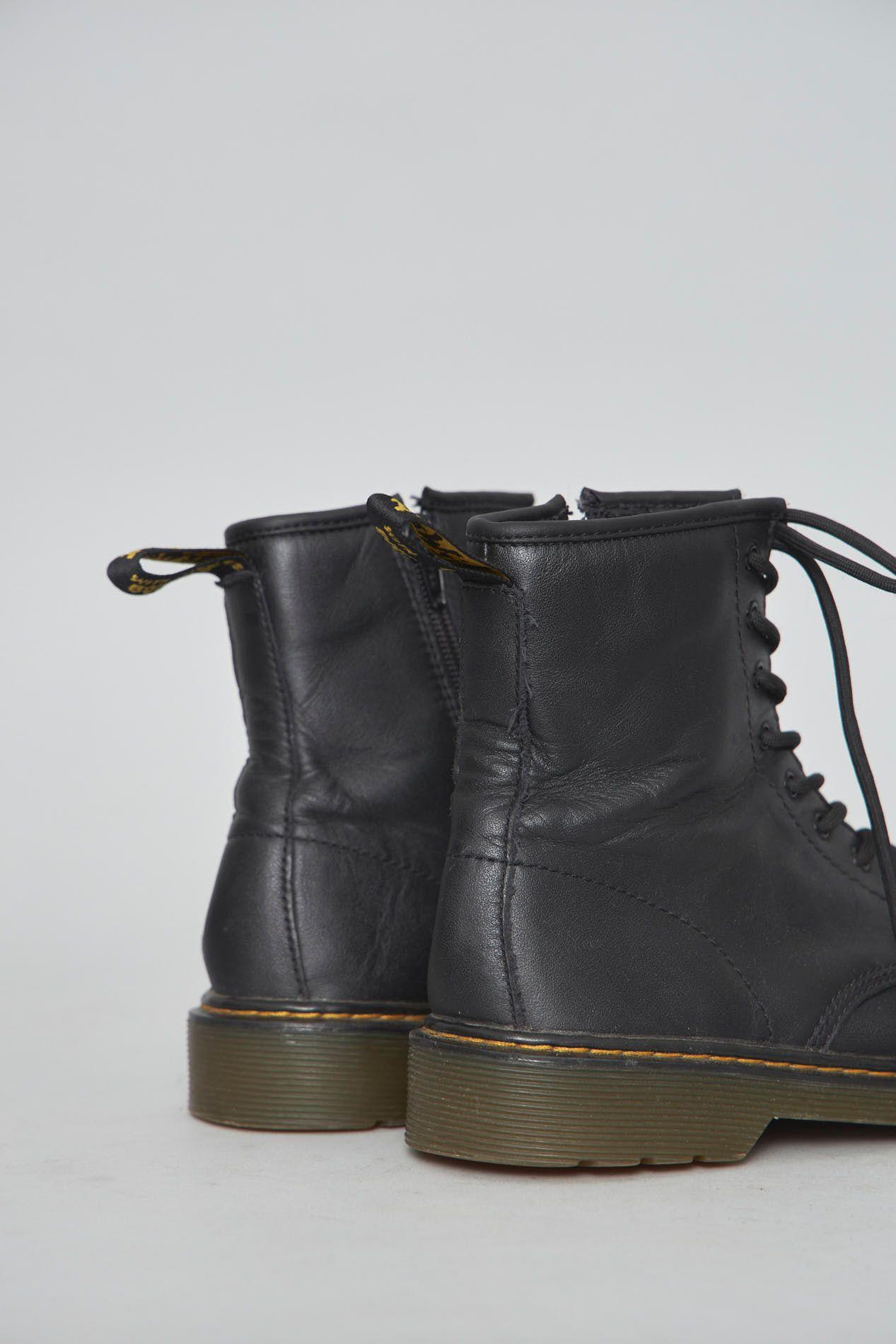 Bototo casual  negro dr martens talla 38 261-4