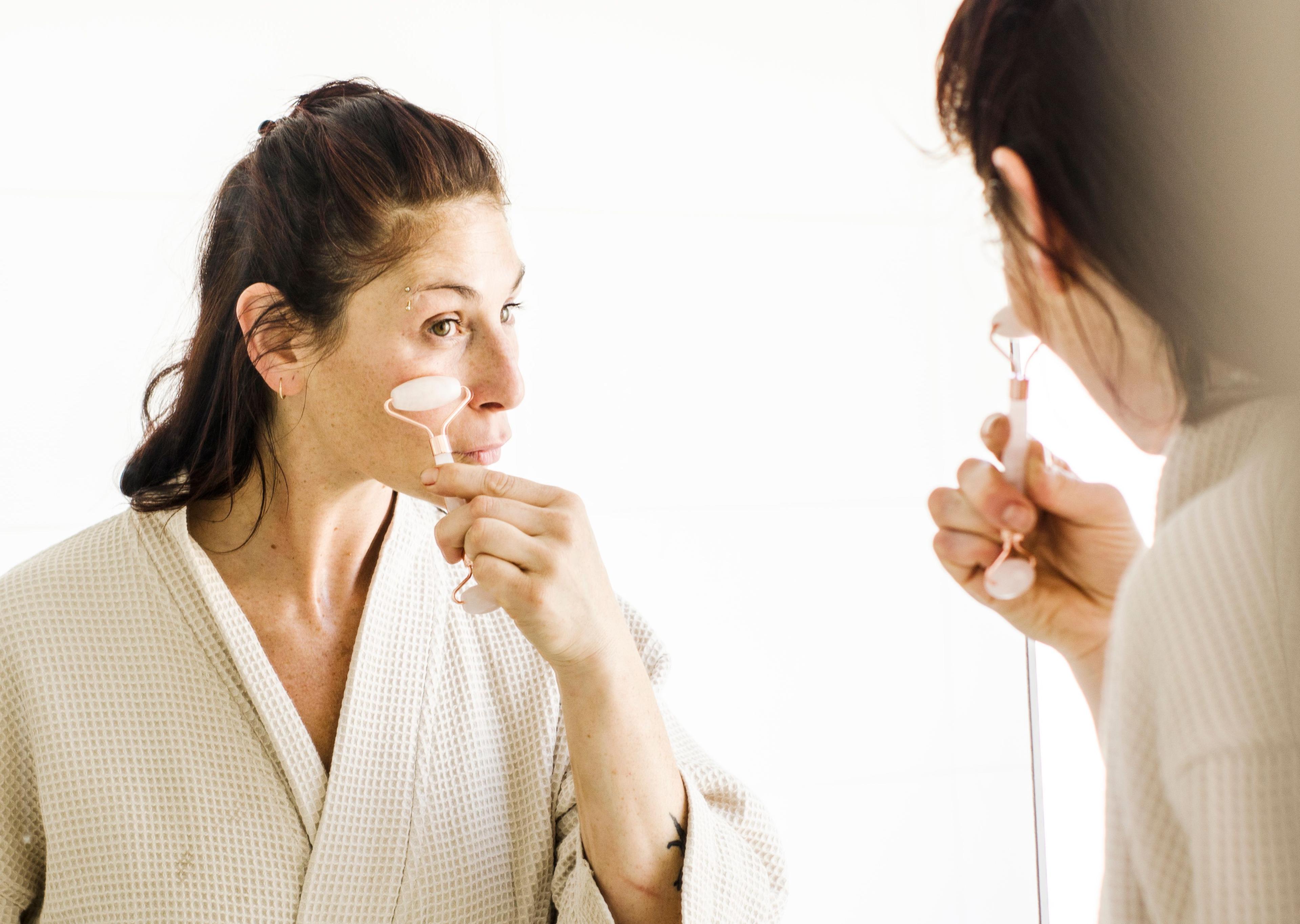 Rodillo Facial Cuarzo Rosa + Piedra Gua Sha-2