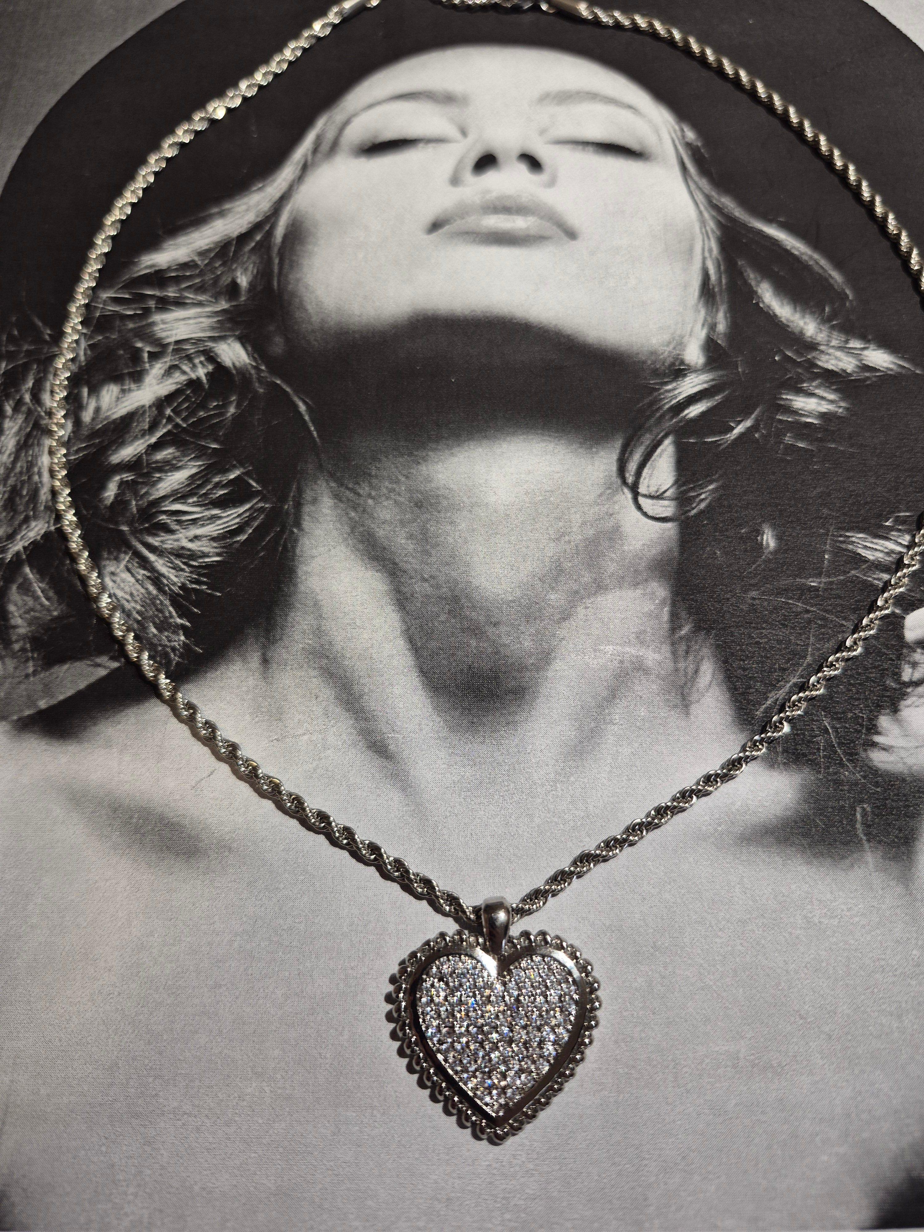 Collar Corazón de Circones-3
