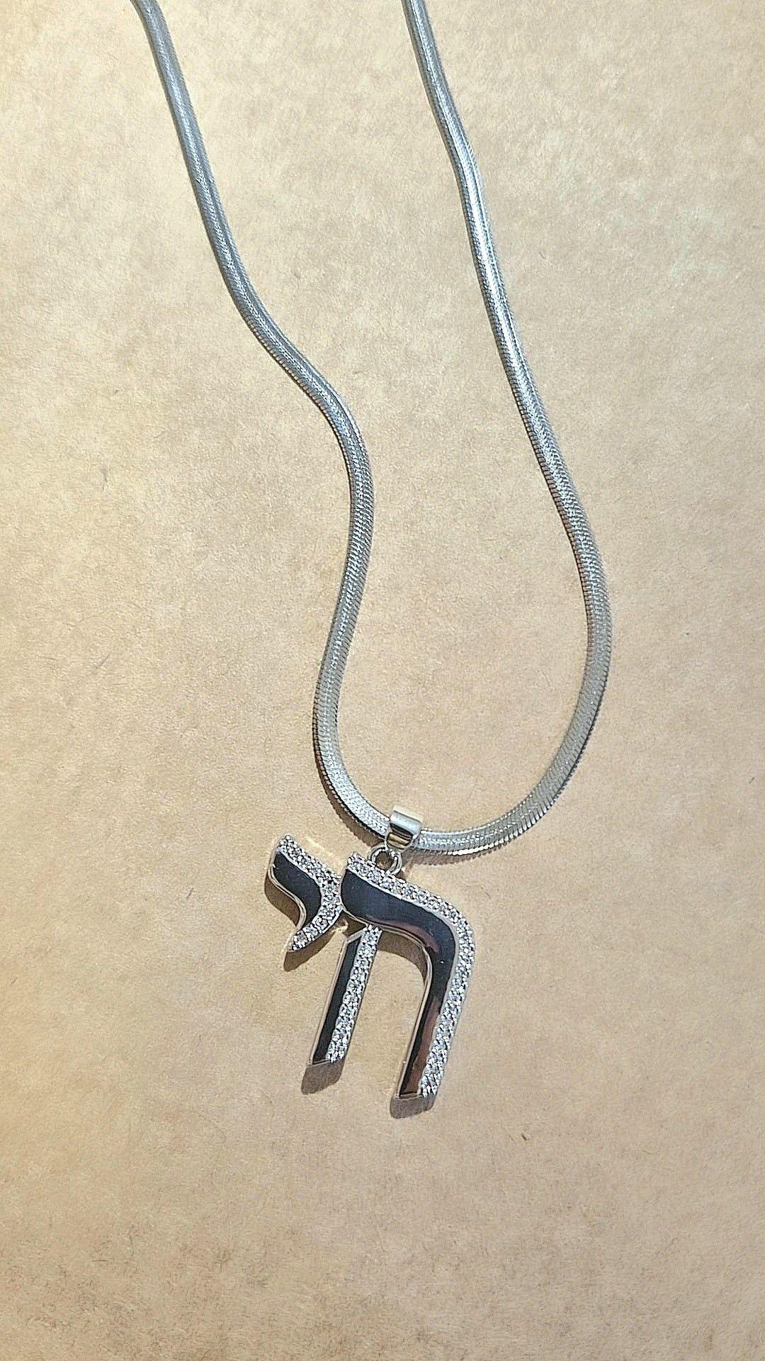 Collar Jai con Zirconias – Símbolo de Vida y Protección-3