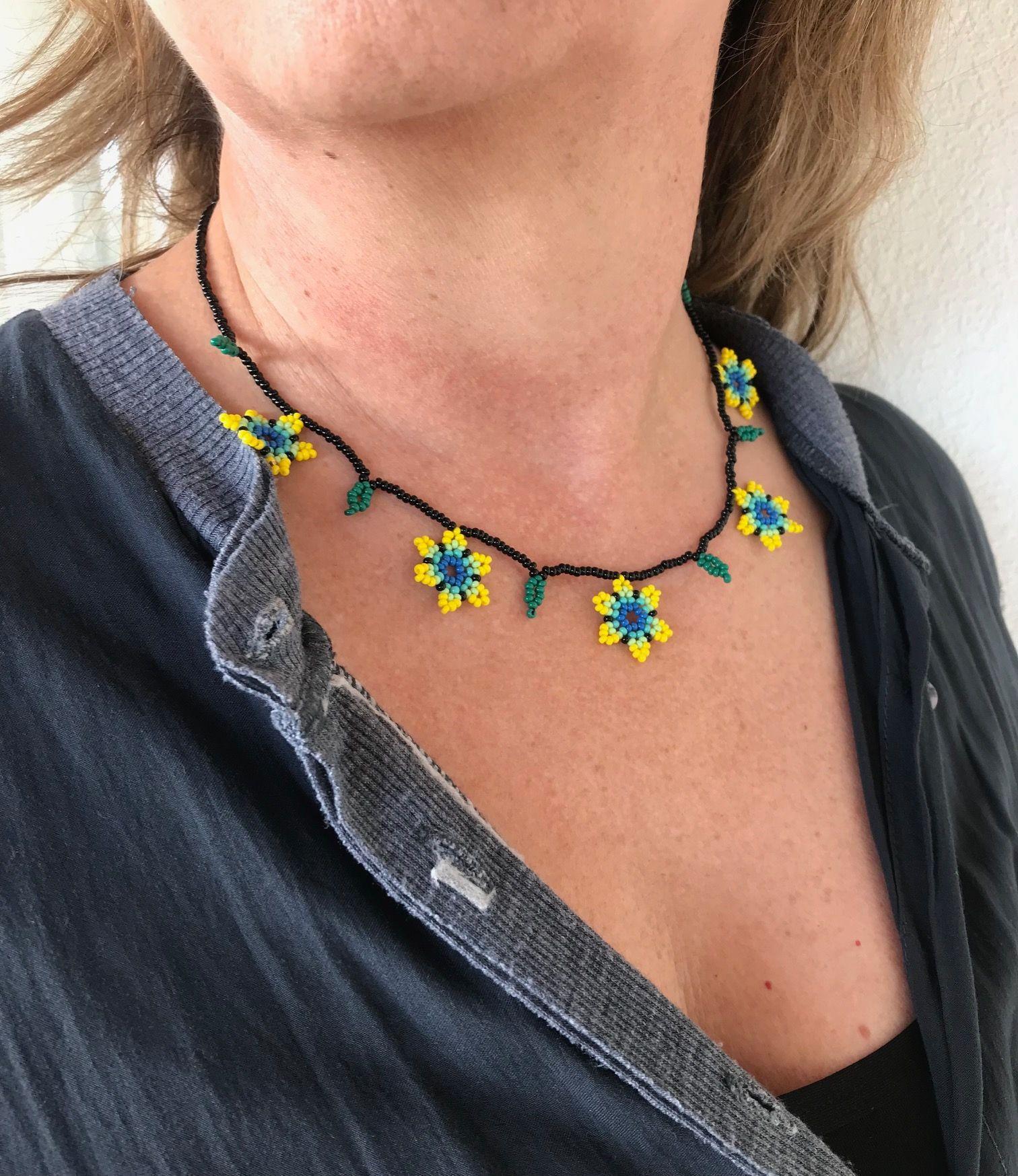 Fino collar mexicano de mostacillas -1