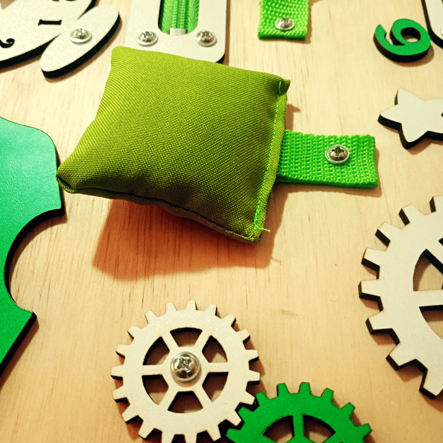 PANEL SENSORIAL 45X35 cms Descubre y Aprende 10 Actividades en Madera-3