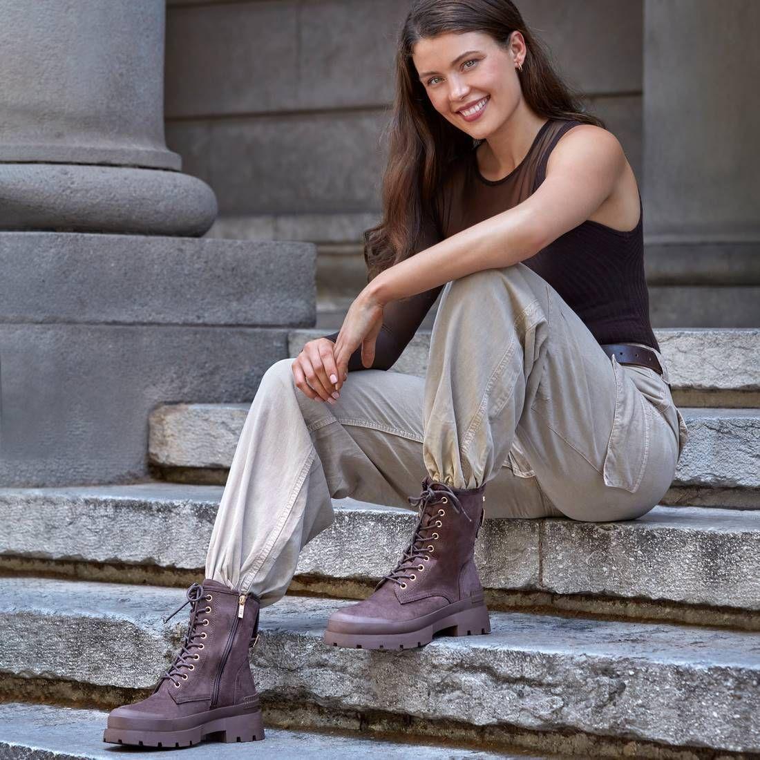 Botin Mujer Gamuza Taupe 142025-TA XTI-1