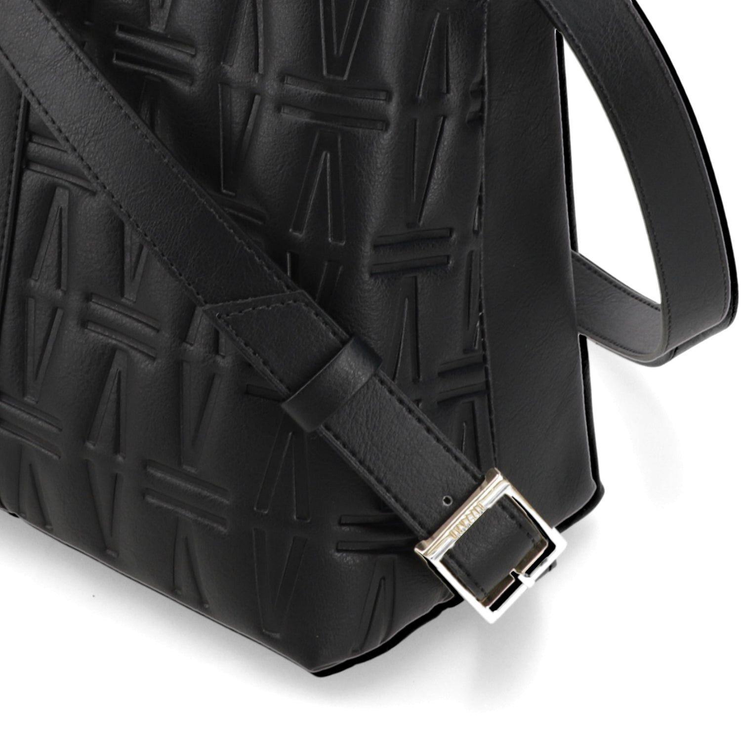 Cartera Tote Mujer Vizzano Negra Diseño Grabado y Logo Metálico-4