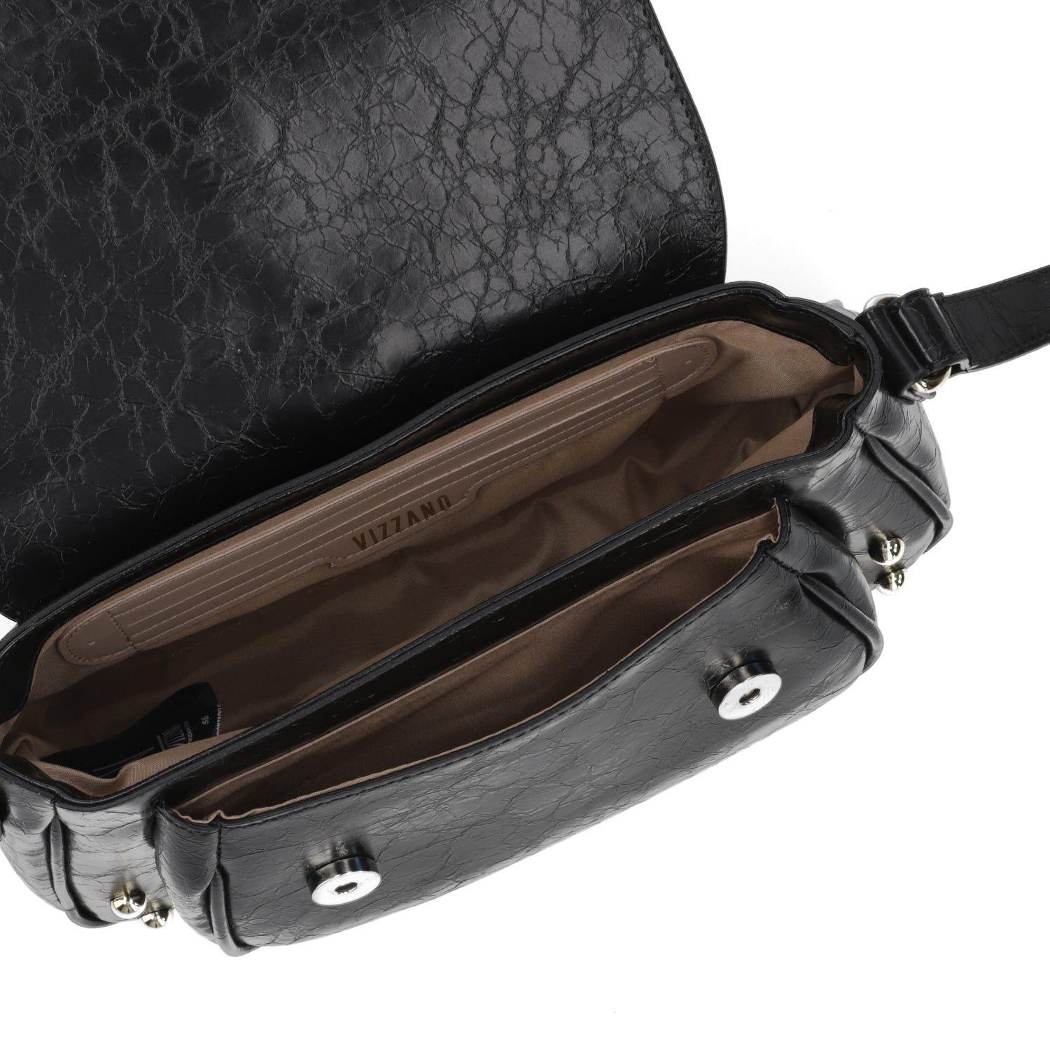 Cartera Vizzano Negra con Hebilla Dorada y Tachas Decorativas-6