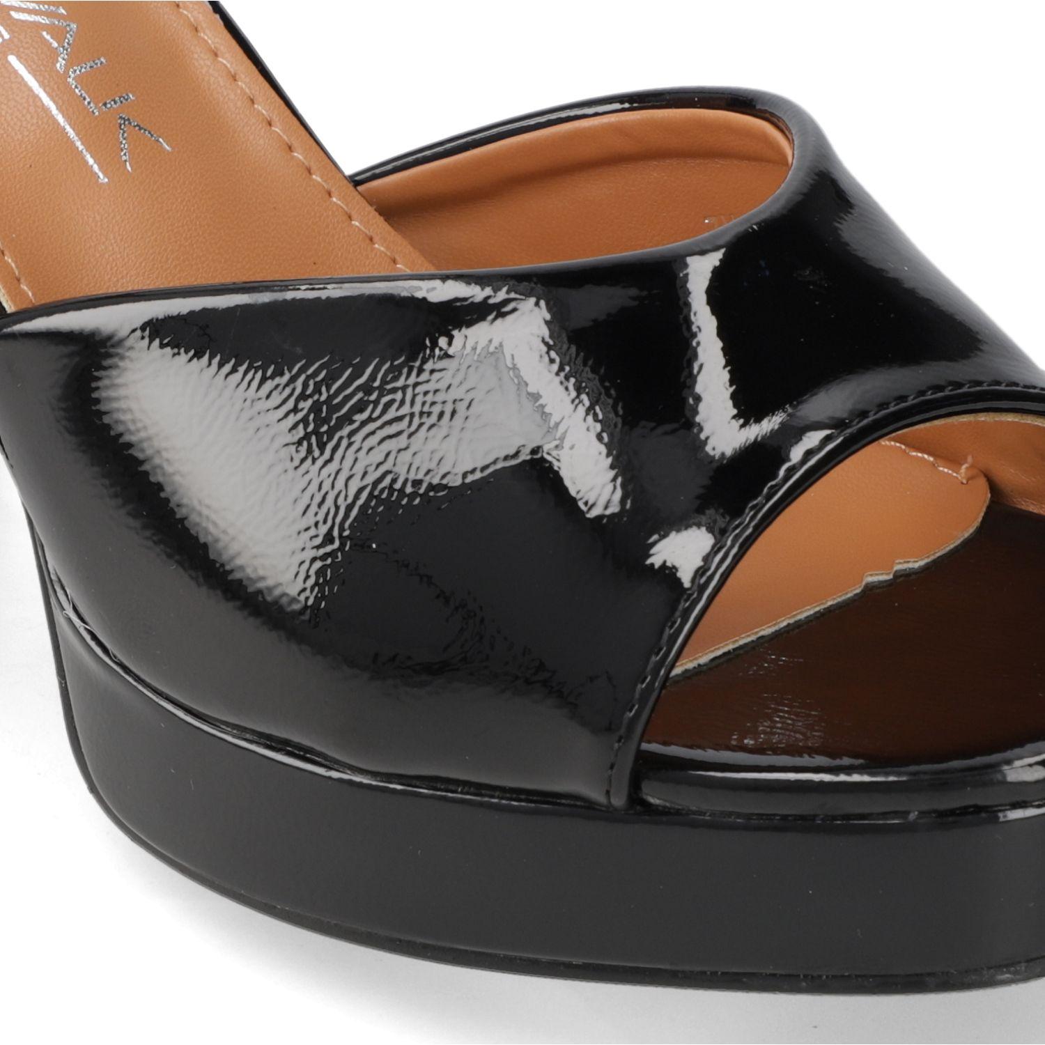 Sandalia Fiesta Taco Ancho Negra New Walk Mujer-5