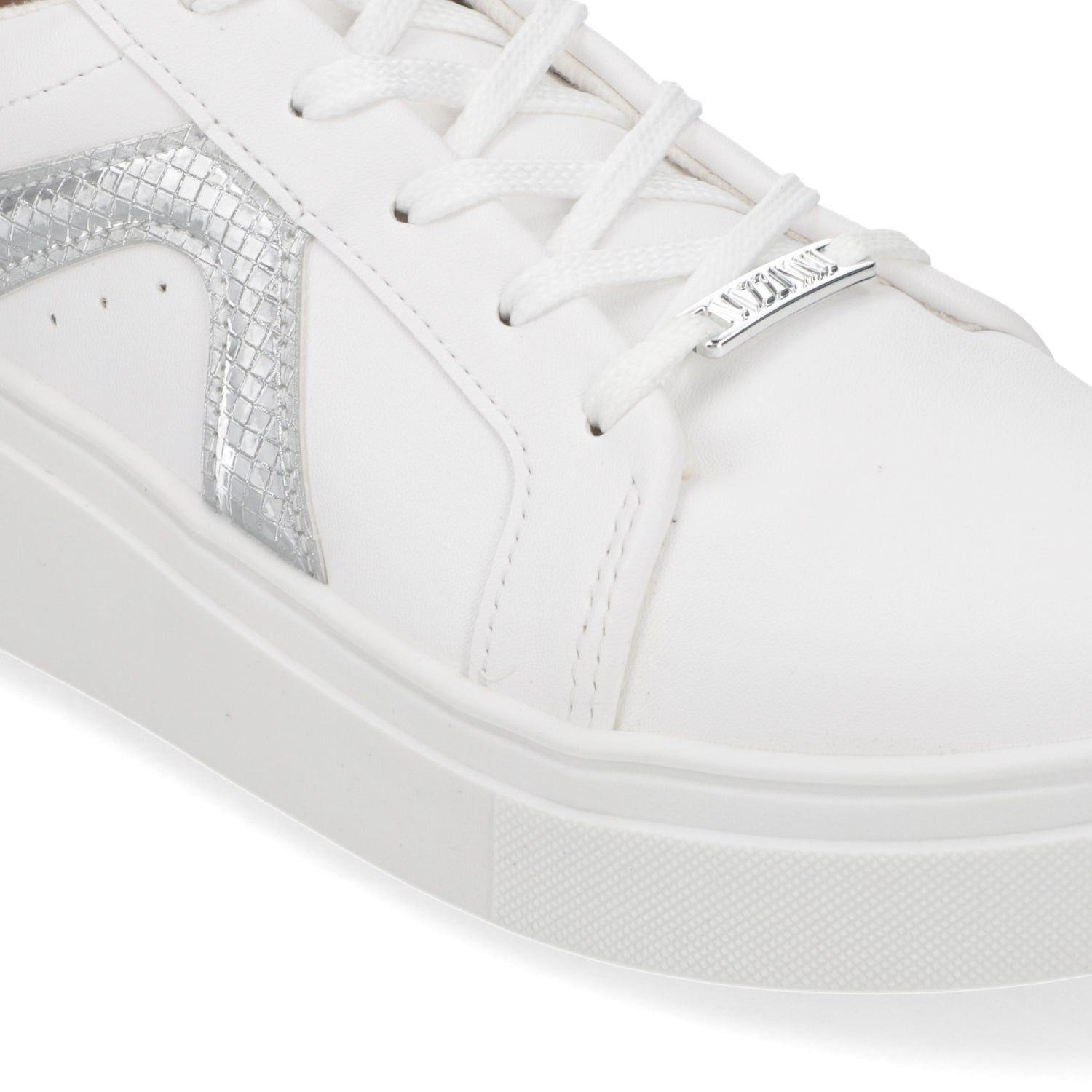Zapatillas Casuales Blancas Con Detalle Plateado Vizzano-5