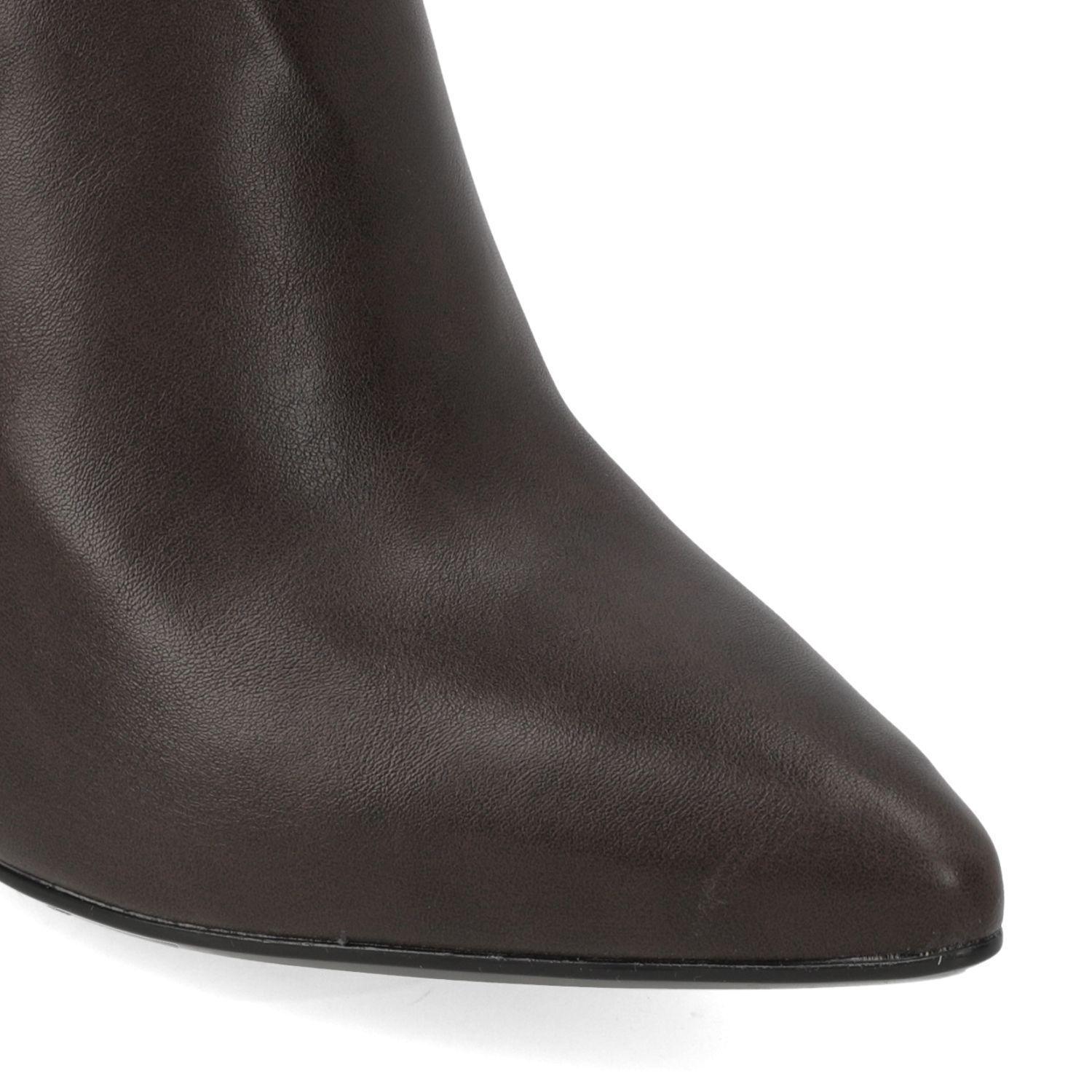 Botin Mujer Vizzano Taco Aguja 10 cm Chocolate-5