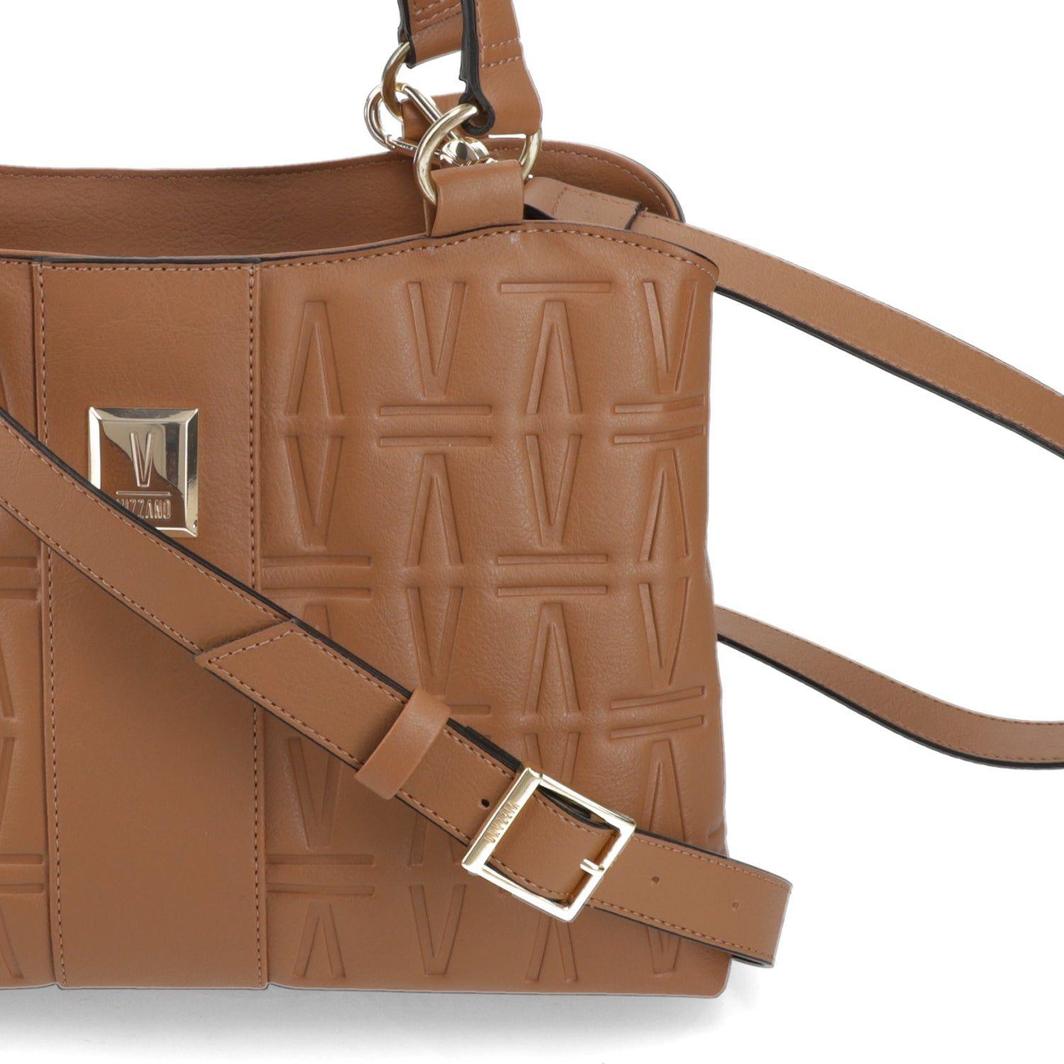 Cartera Tote Mujer Vizzano Camel Diseño Grabado y Logo Metálico-3