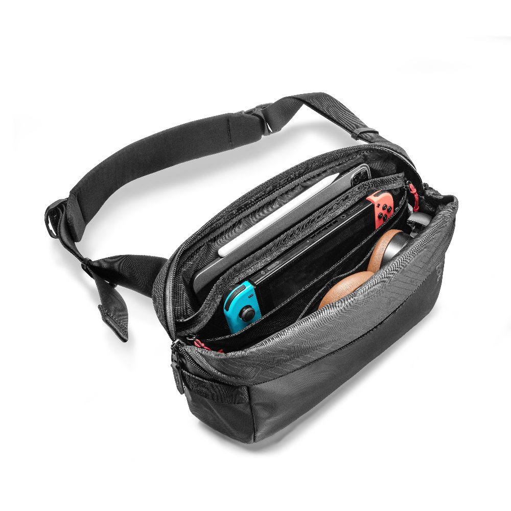 Bolso Urbano Sling Minimalista Tomtoc para iPad 11" Negro-1