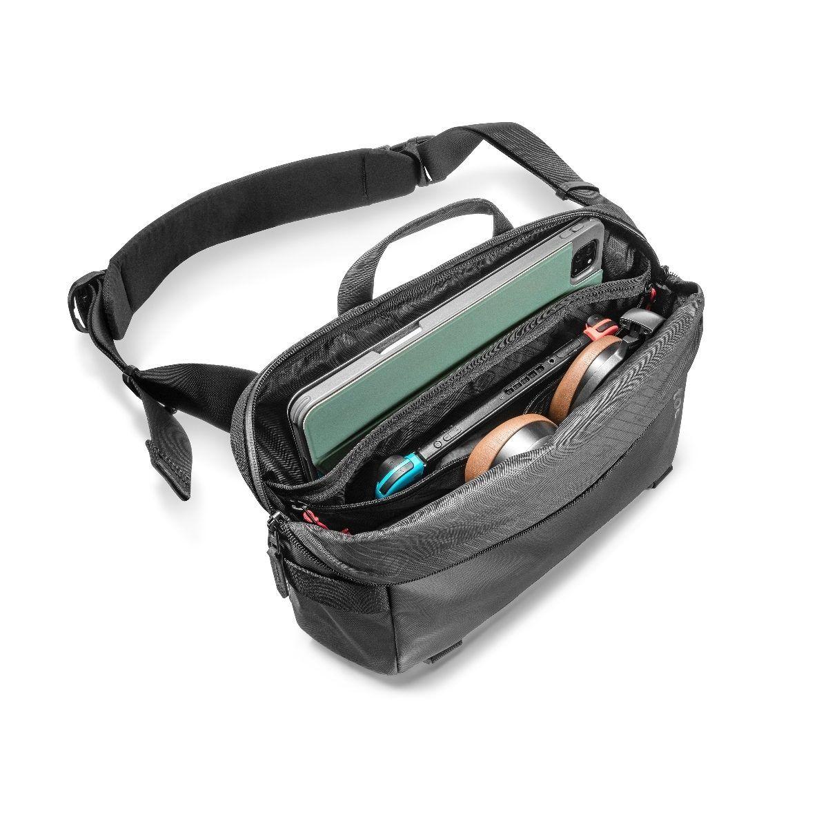 Bolso Sling Compacto Tomtoc para MacBook Pro M1 14" Negro-2