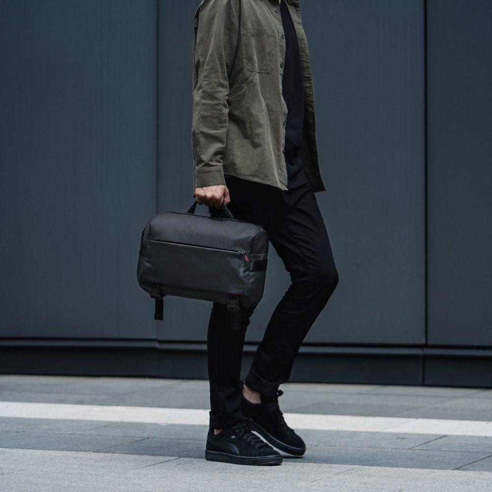 Bolso Sling Compacto Tomtoc para MacBook Pro M1 14" Negro-4