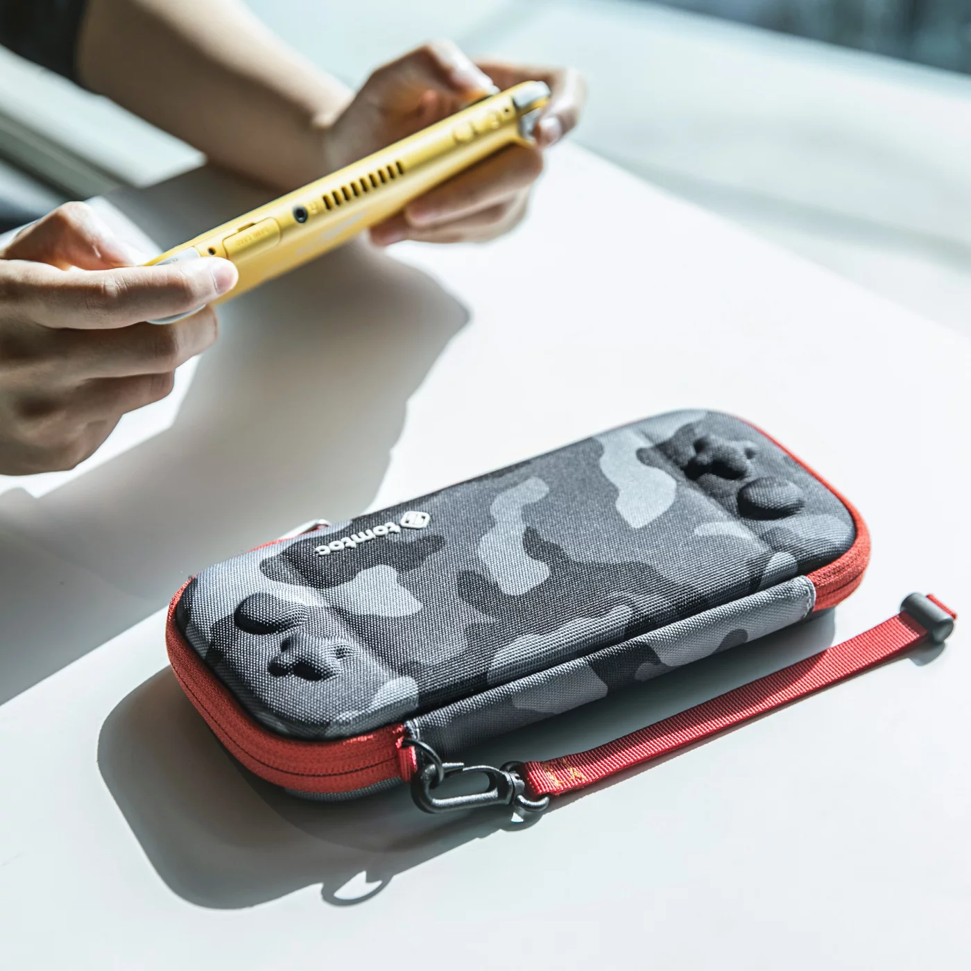 Tomtoc Funda Slim para Nintendo Switch Lite Camo A05-011C-1