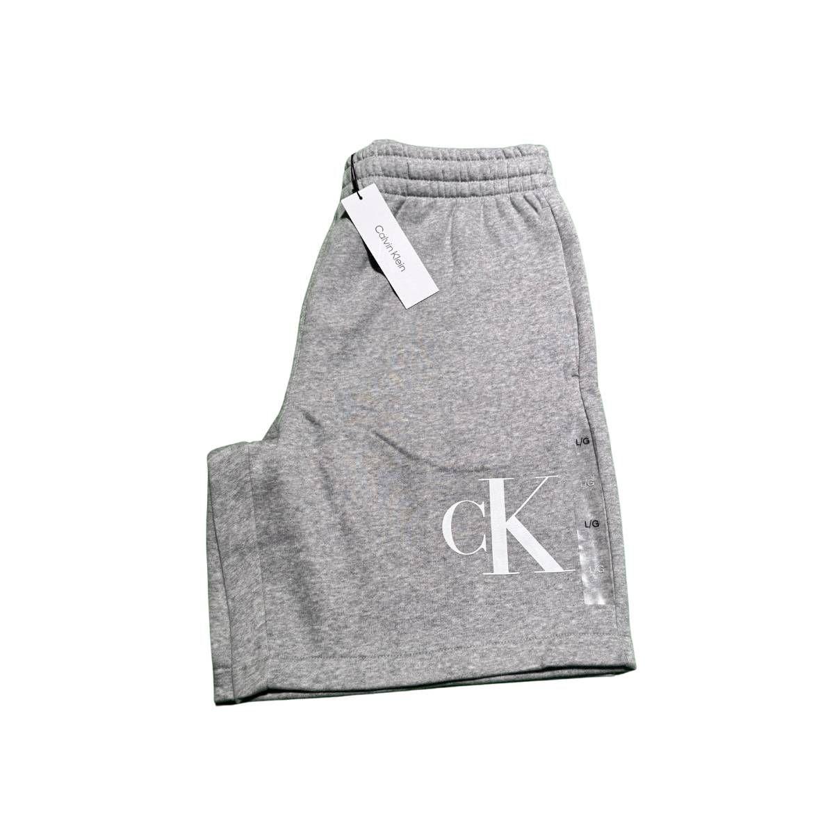 Short Calvin Klein gris con logo en blanco talla M-2
