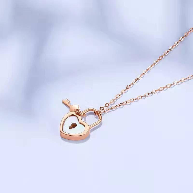 CADENA ESLABONES ORO ROSADO 18K CORAZÓN CANDADO LLAVE NÁCAR 18K-2