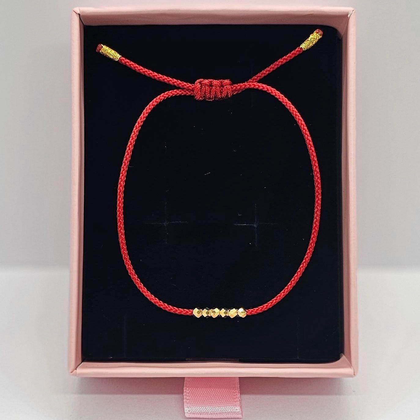 Pulsera Hilo Rojo 6 Pelotitas Diamantadas Oro Amarillo 18K-3