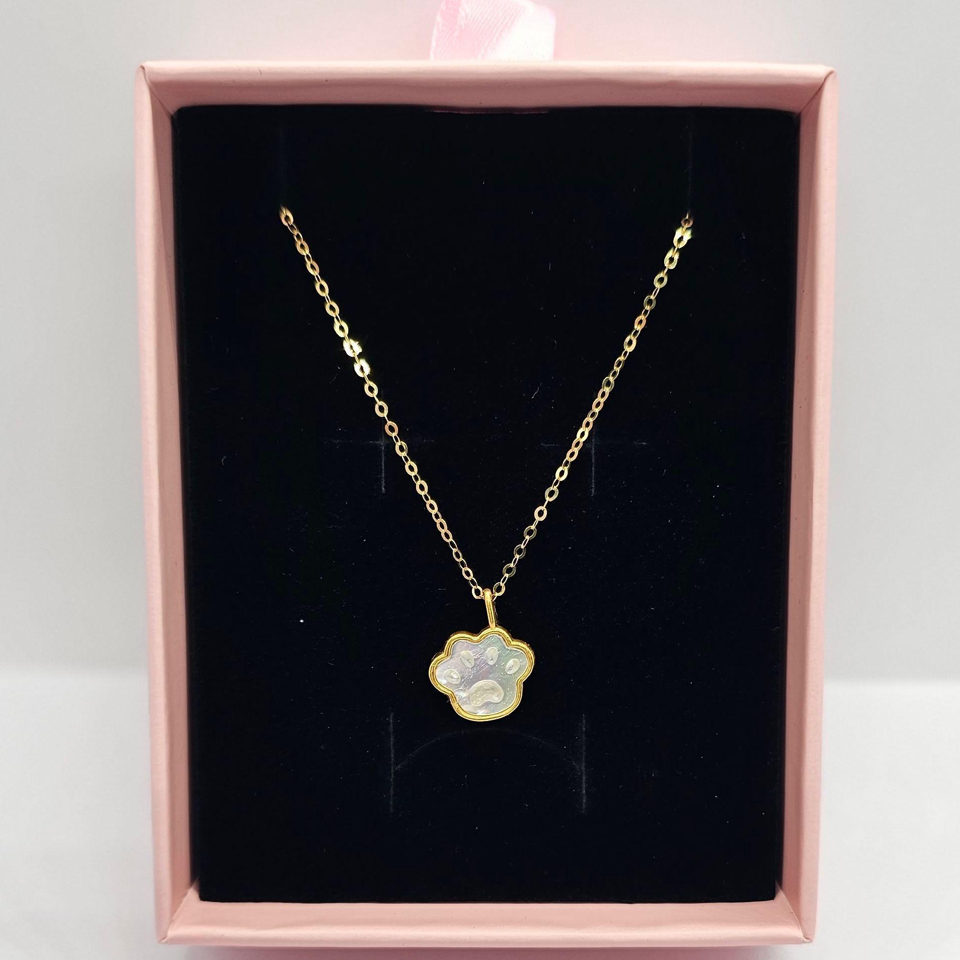 CADENA DE ESLABONES ORO AMARILLO 18K COLGANTE PATITA NÁCAR 3D-2