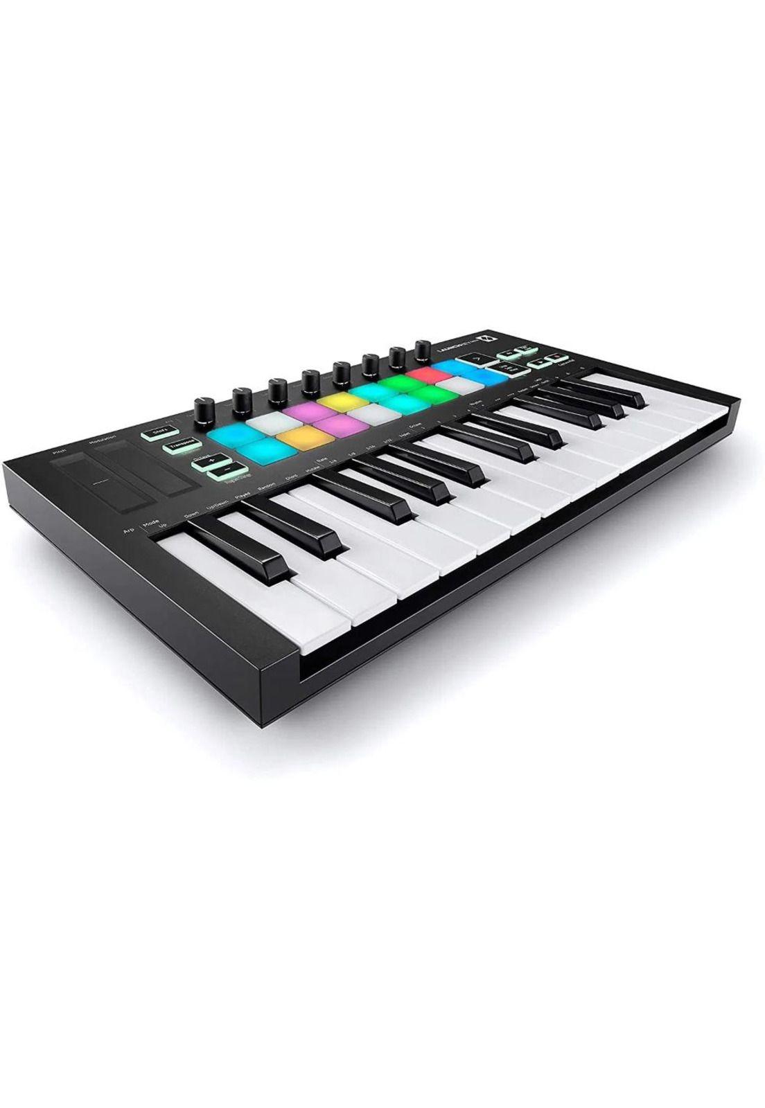 Controlador MIDI Novation Launchkey Mini MK3-1