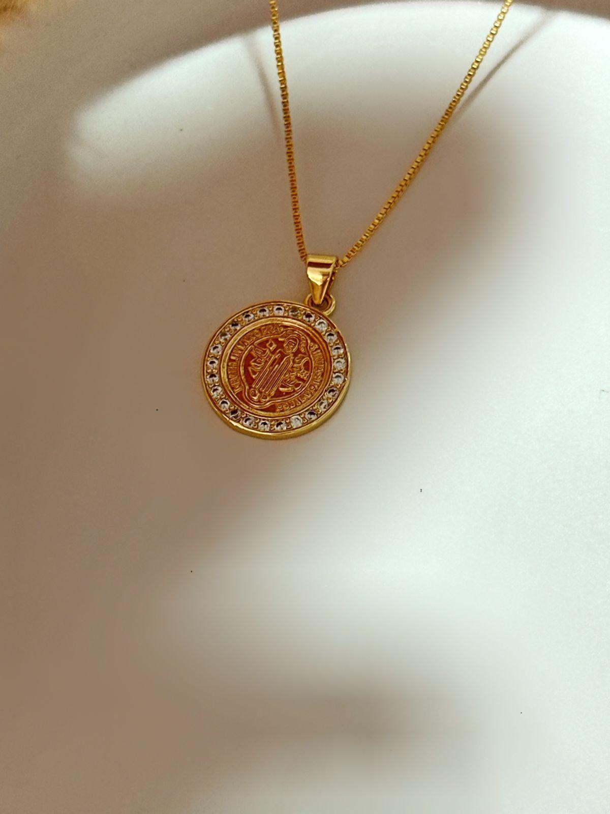 Collar Medalla San Benito Baño de Oro 18K Protección-2