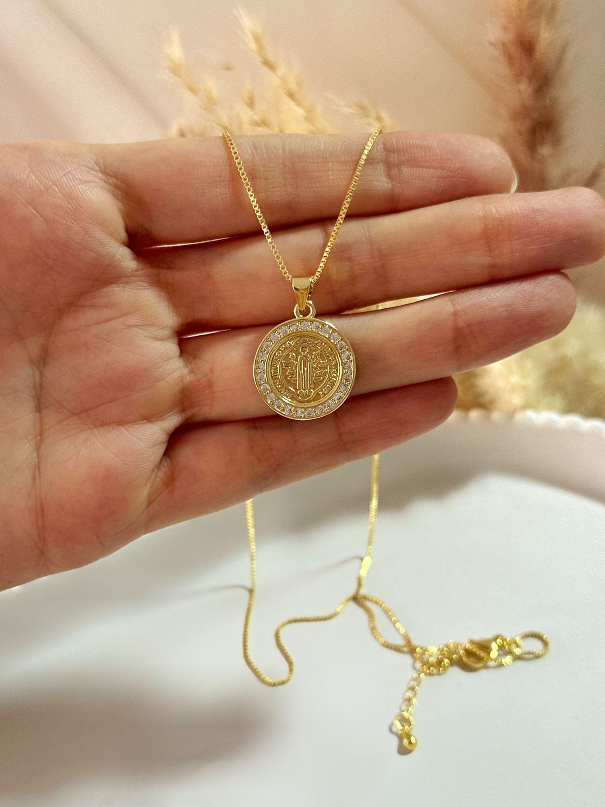 Collar Medalla San Benito Baño de Oro 18K Protección-5