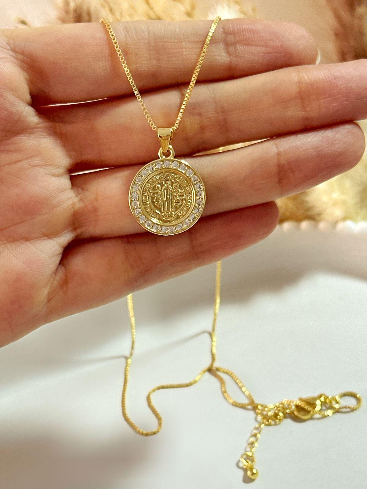 Collar Medalla San Benito Baño de Oro 18K Protección-6