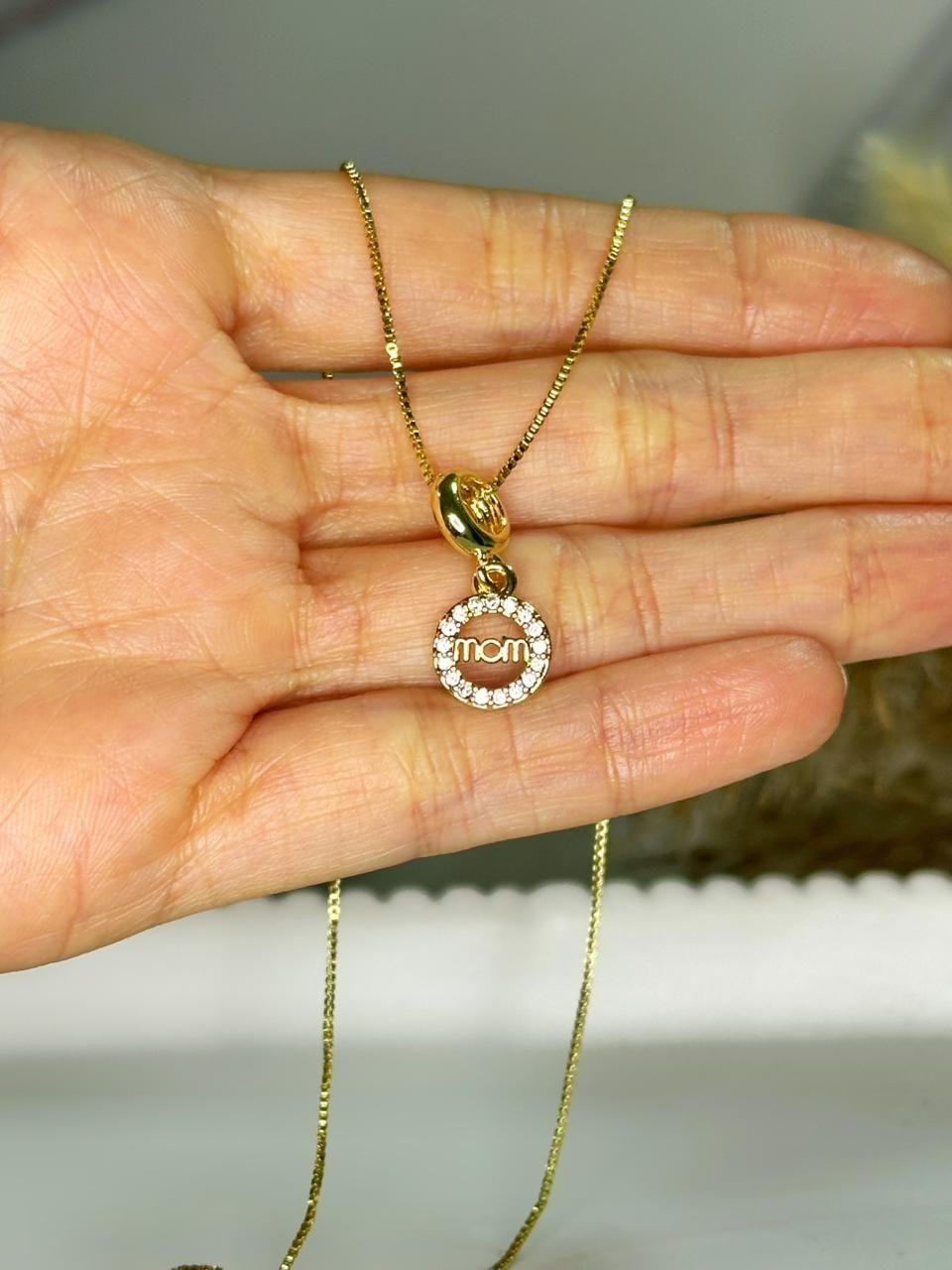Collar Charm Mom Delicado para Mujer Baño de Oro 18K-1
