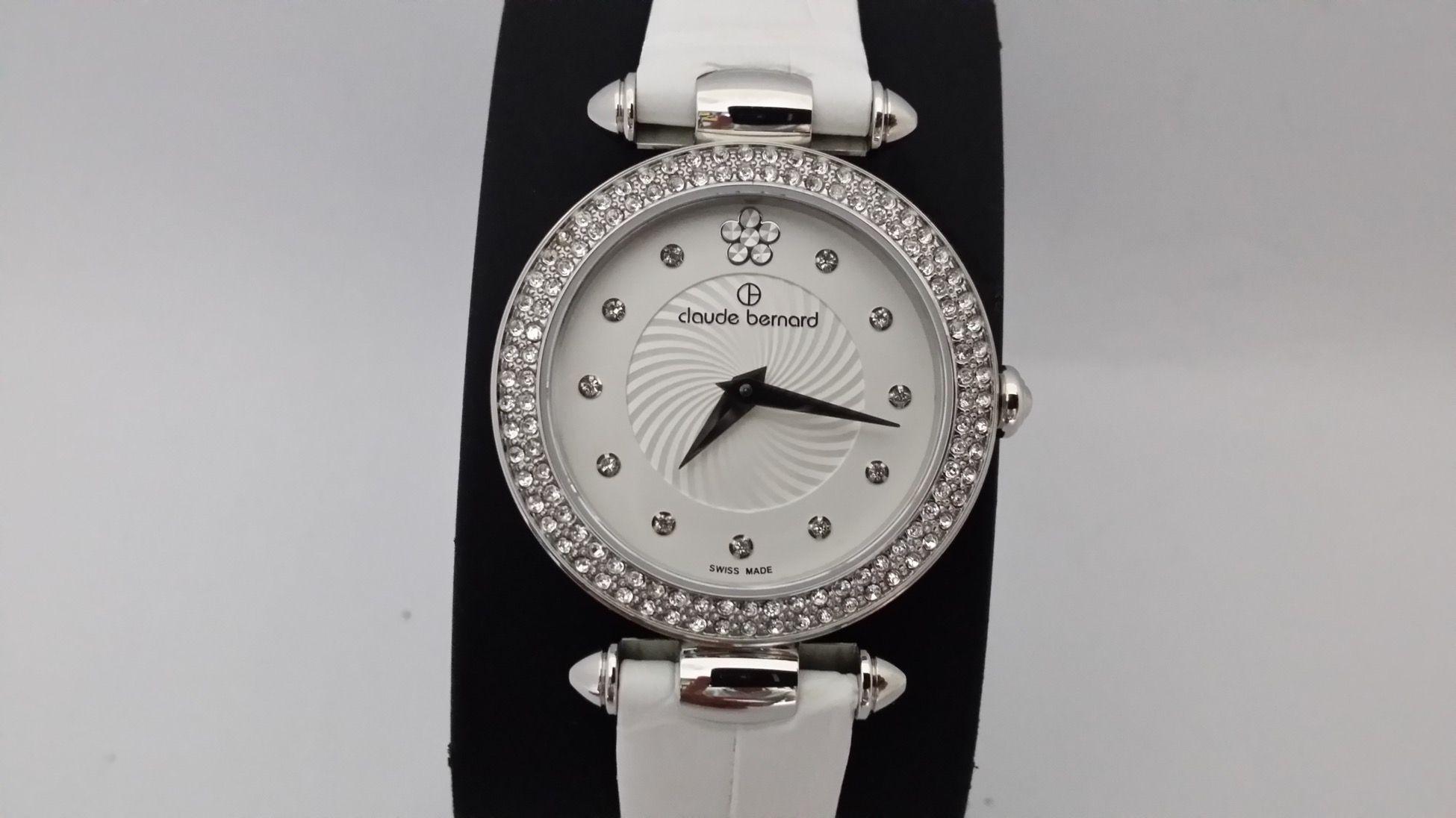 Reloj Claude Bernard White Dial 30mm Mujer-2