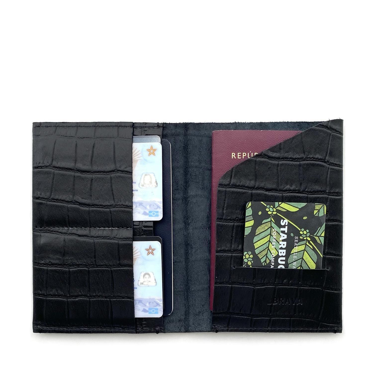 Portapasaporte de cuero modelo EDITH Caimán Negro-0