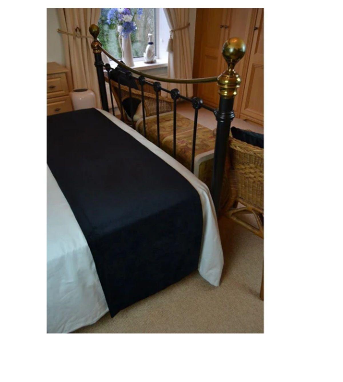 PIECERA GAMUZA NEGRA + COJINES-1