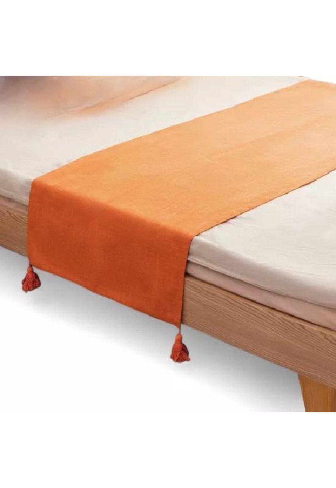 Piecera para cama 2 plaza - king en lino pompones 70x210 cm color naranja-1