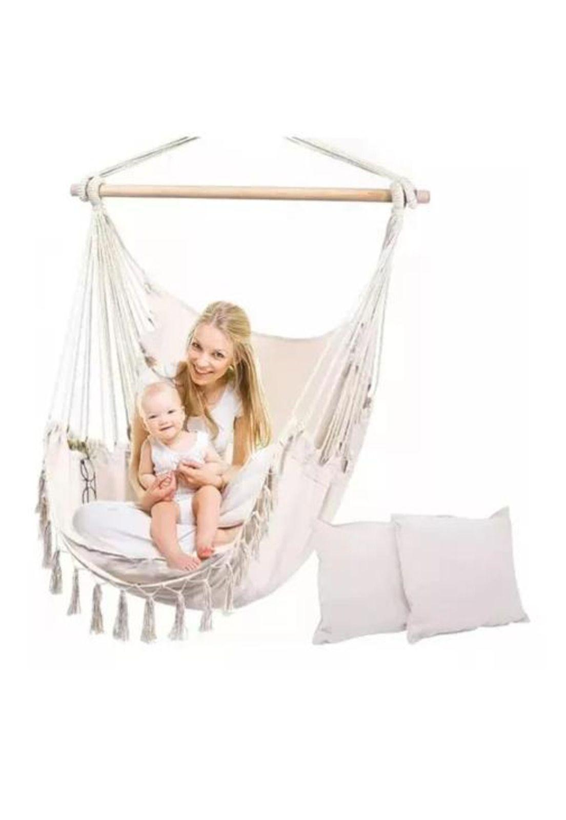 Silla hamaca colgante con soporte de madera y cojines blancos-5