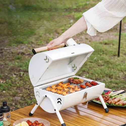 Parrilla Portatil De Carbon Doble Funcion Con Ahumador Para Asados Ideal Para Camping, Terraza Y Balcones Color Blanco Marca Chic Haus-4