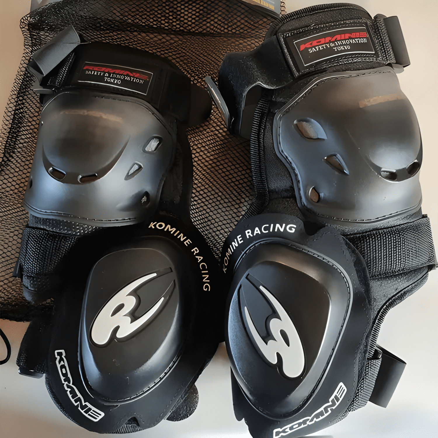 Rodilleras motociclistas Racing Plus Komine negras-4